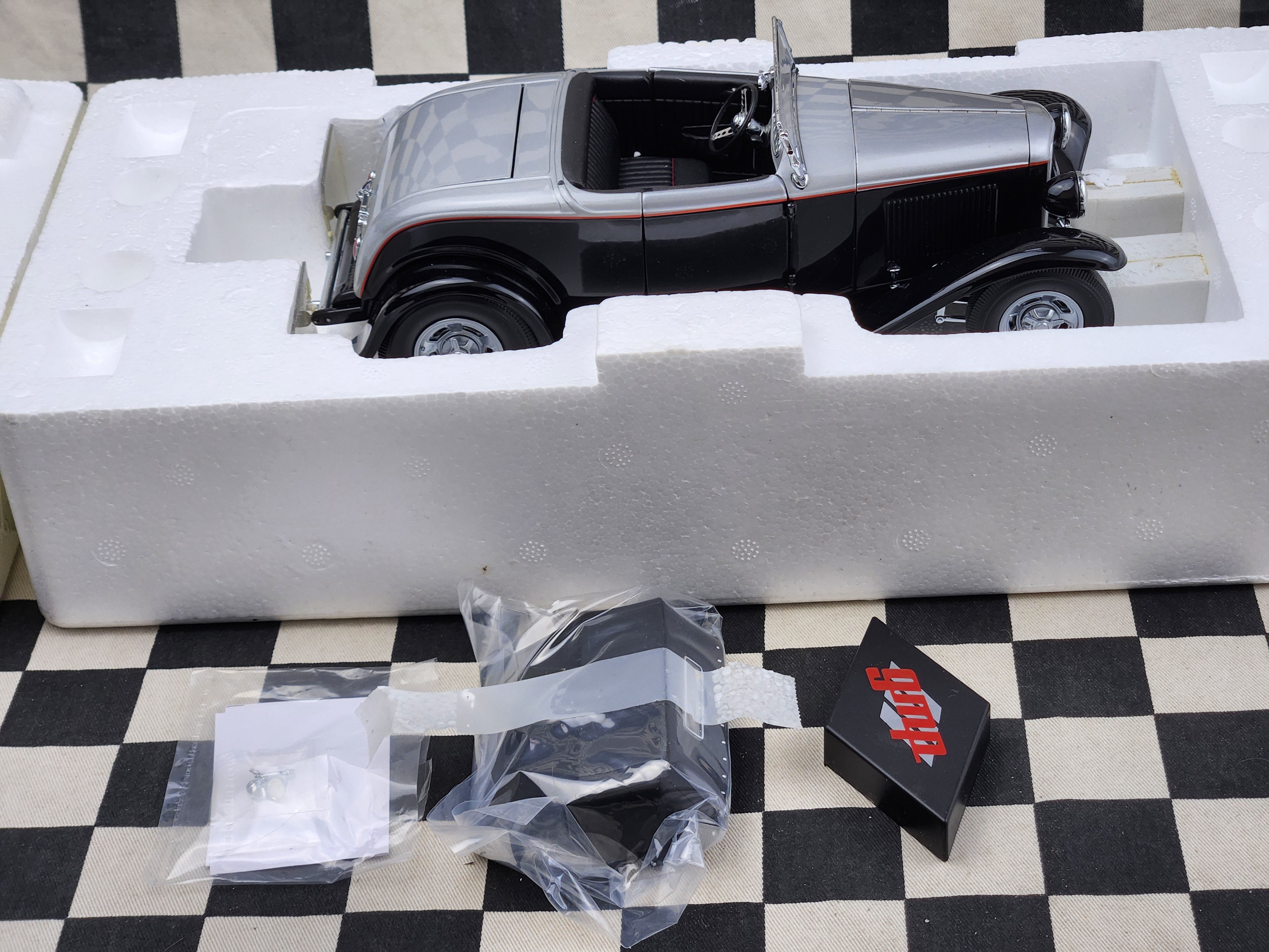 1/18 GMP Vintage Duece Fendered Highboy 32 Ford – Kustom Kollector