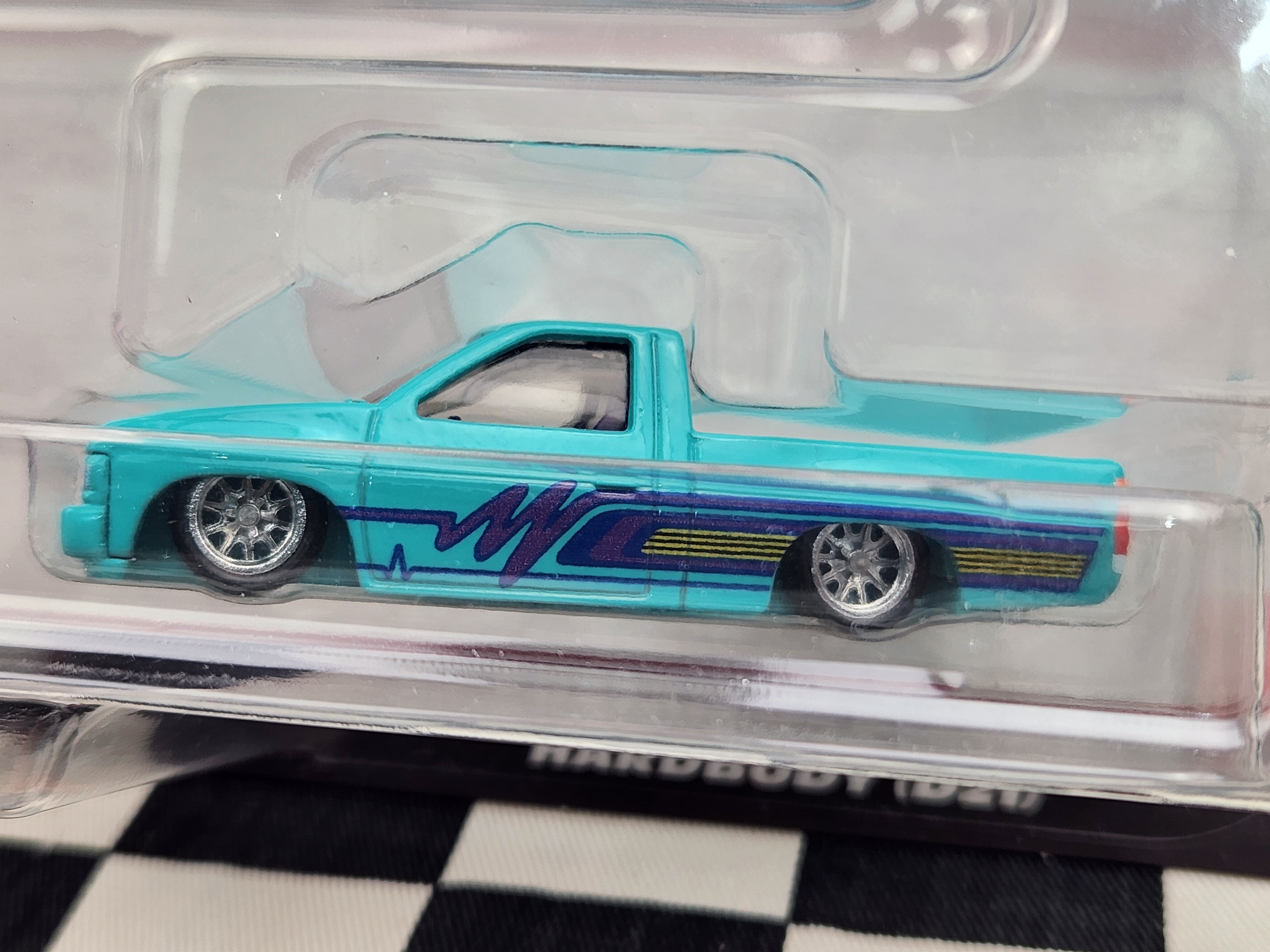 Hot Wheels Mini Trucks Twin Pack 1975 Datsun Sunny B120/93 Nissan Hardbody D21