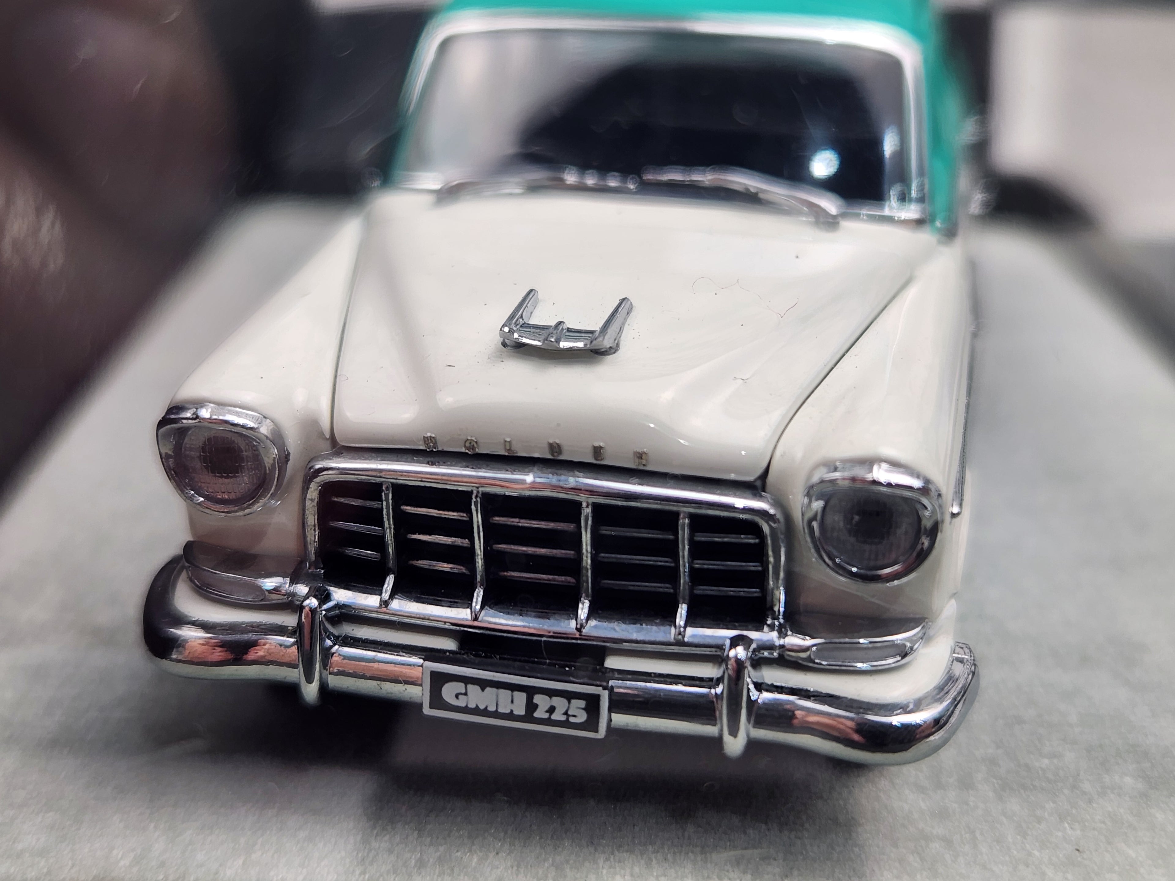 Trax 1:43 Opal Series 1958 FC Holden Special Sedan Two Tone Aqua Green & White TO02