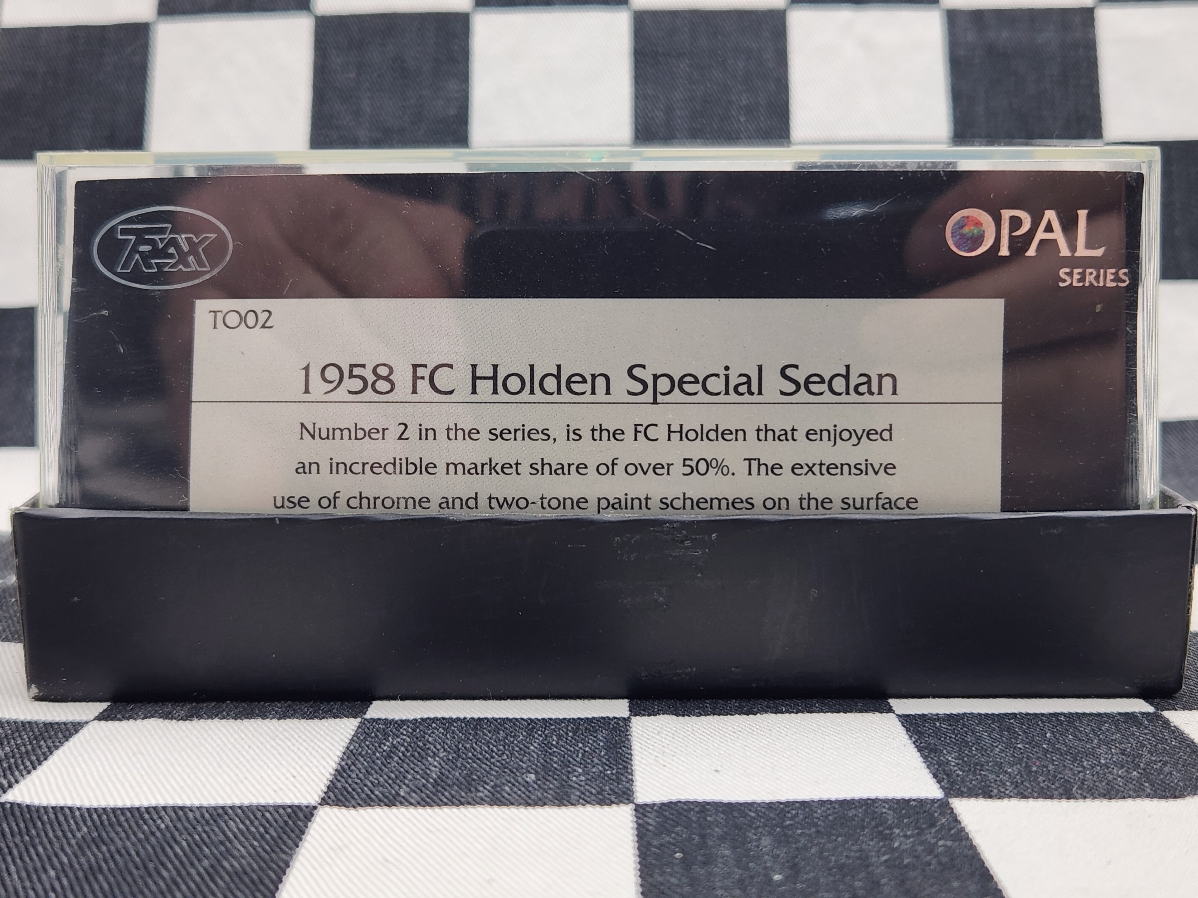 Trax 1:43 Opal Series 1958 FC Holden Special Sedan Two Tone Aqua Green & White TO02
