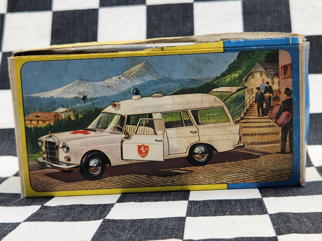Matchbox King Size K6 Mercedes Benz Binz Ambulance