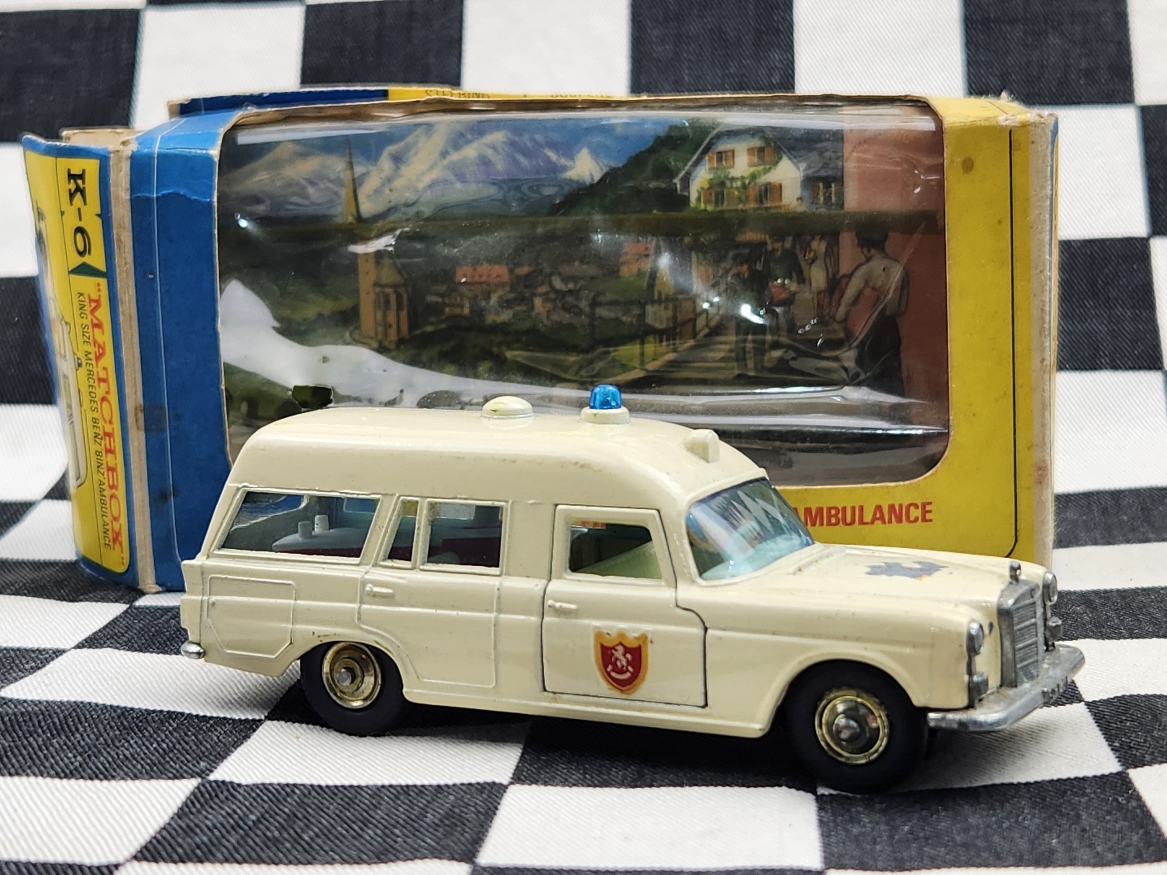 Matchbox King Size K6 Mercedes Benz Binz Ambulance