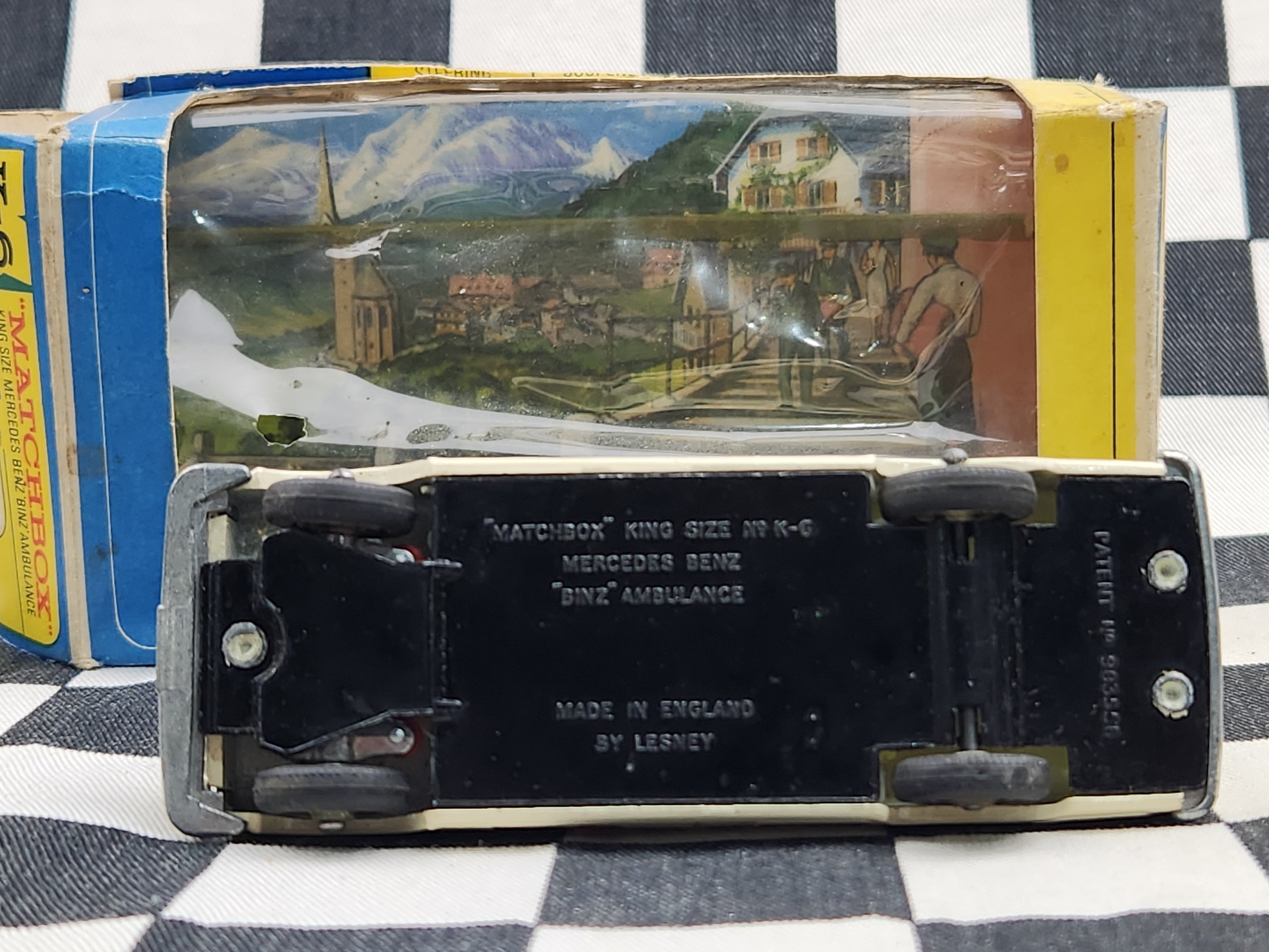 Matchbox King Size K6 Mercedes Benz Binz Ambulance