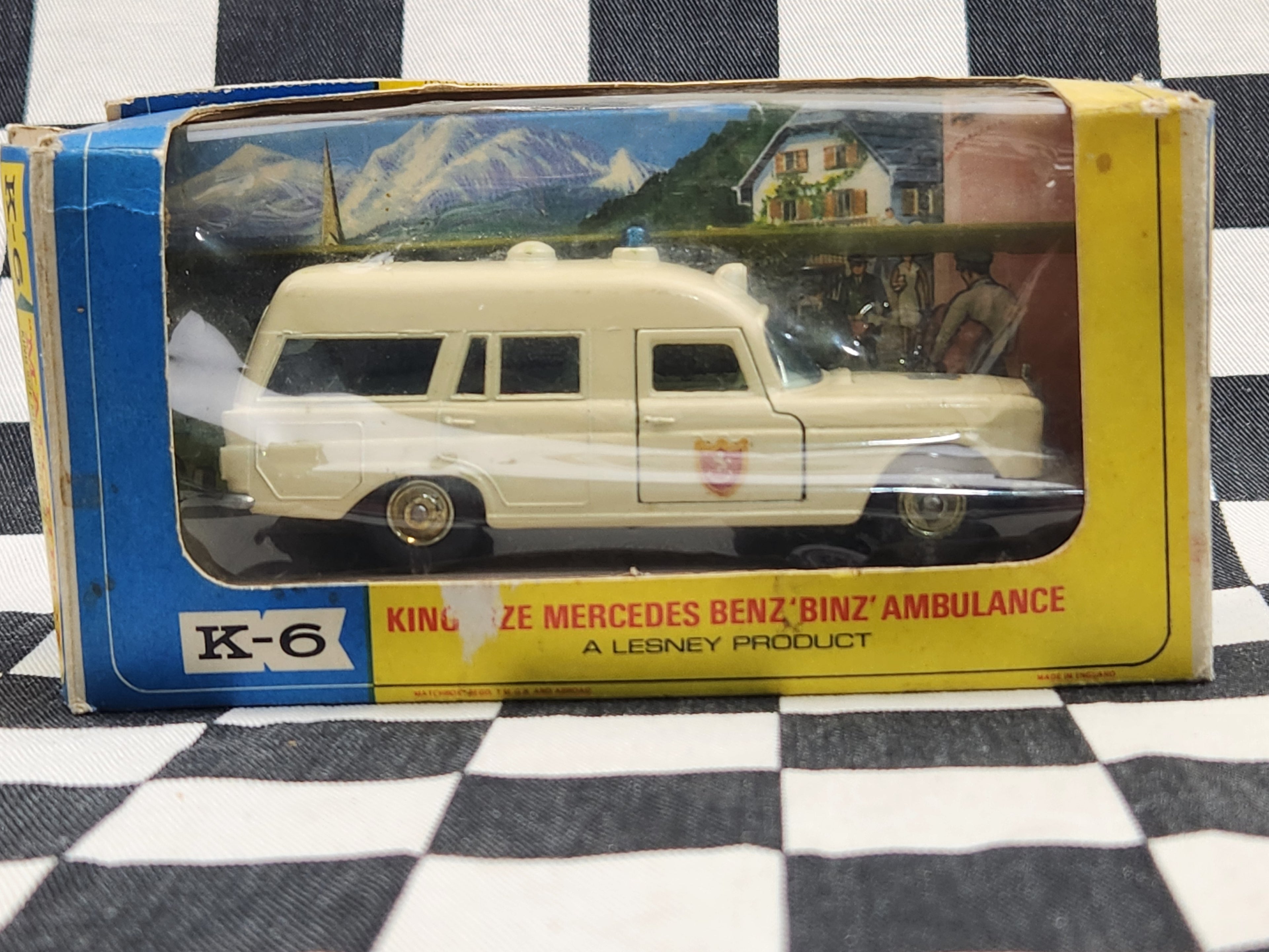 Matchbox King Size K6 Mercedes Benz Binz Ambulance