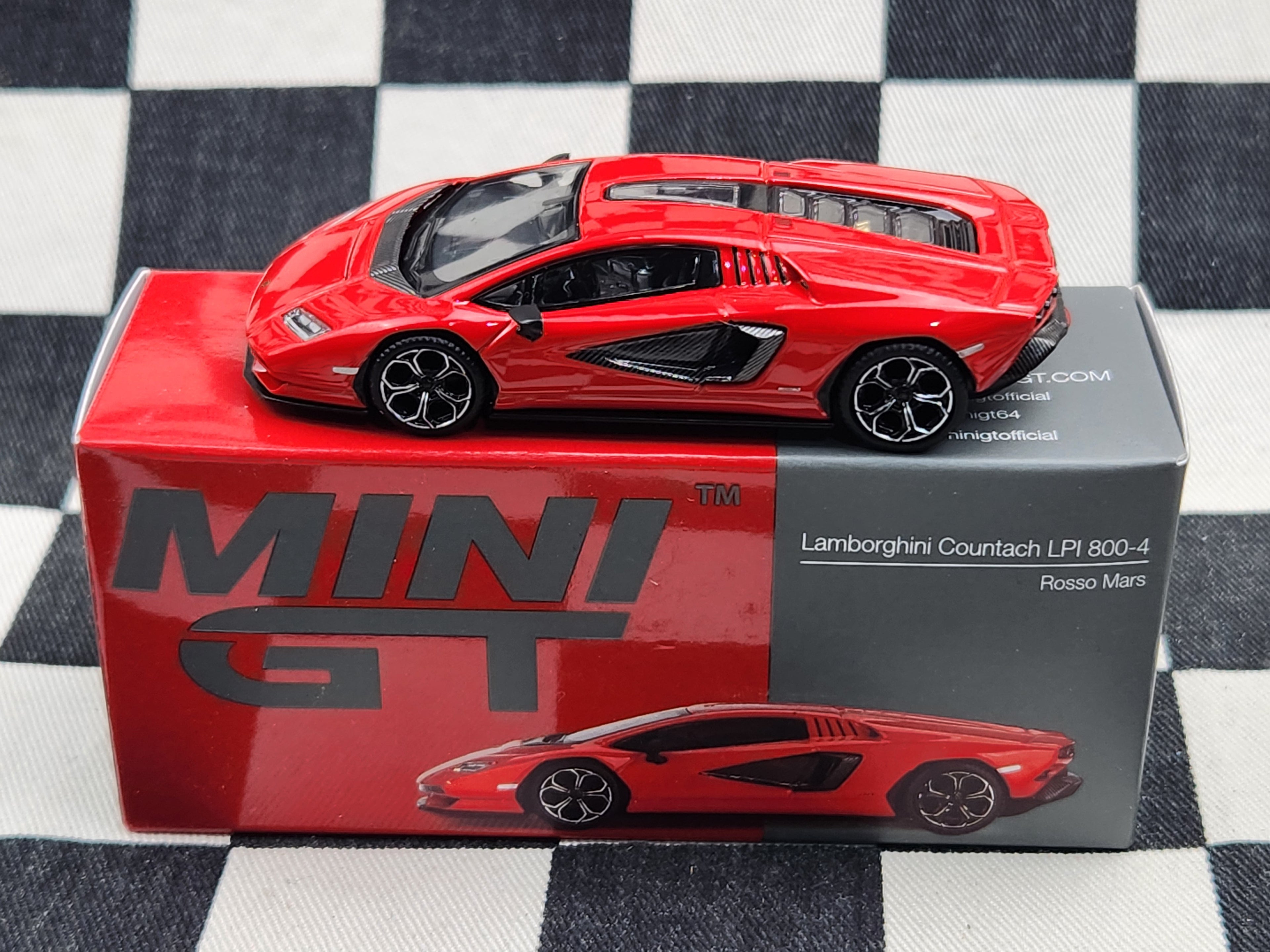 Mini GT 1:64 Lamborghini Countach LPI 800-4 Rosso Mars