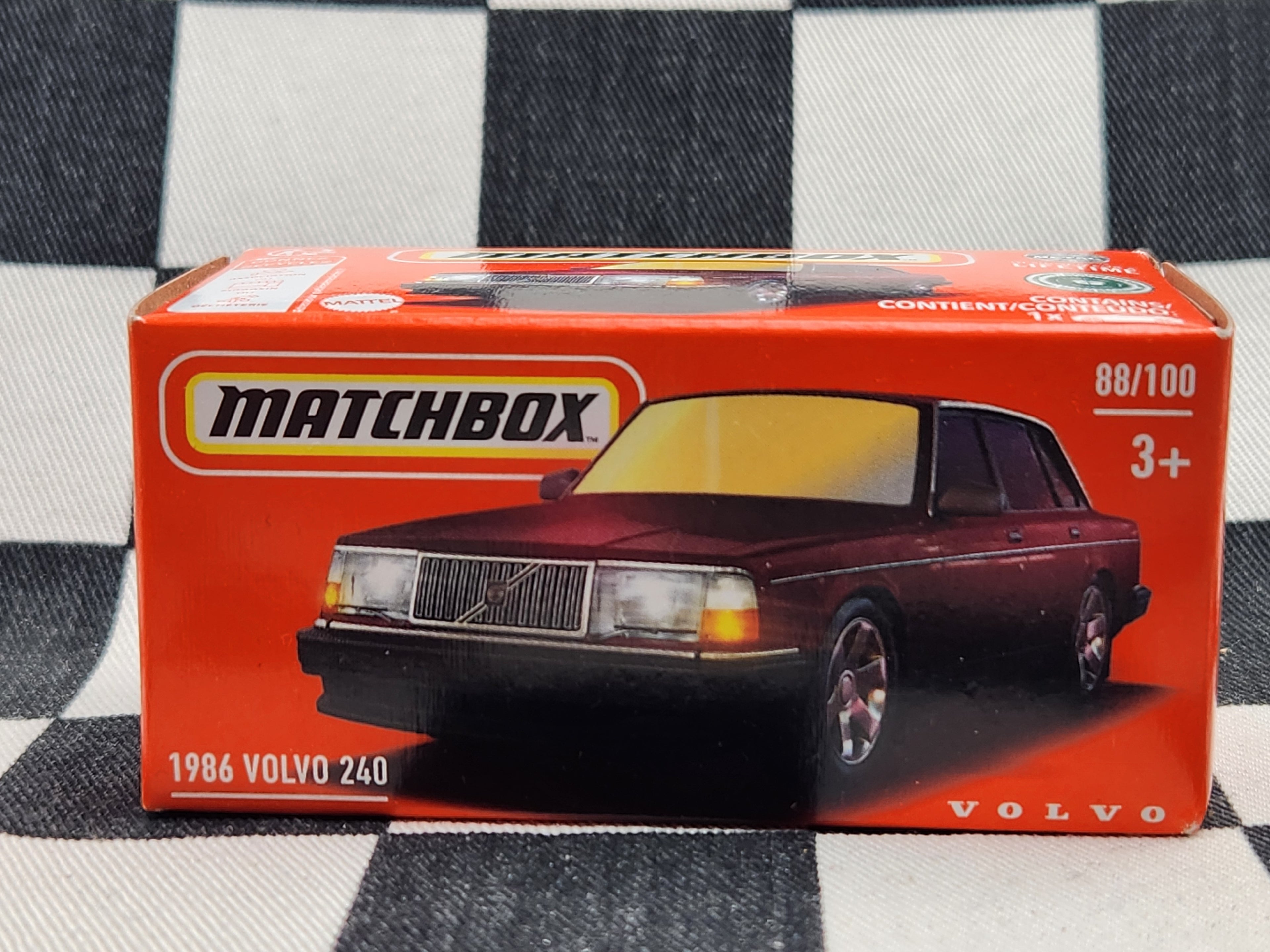 Matchbox Power Grab 1986 Volvo 240 Red