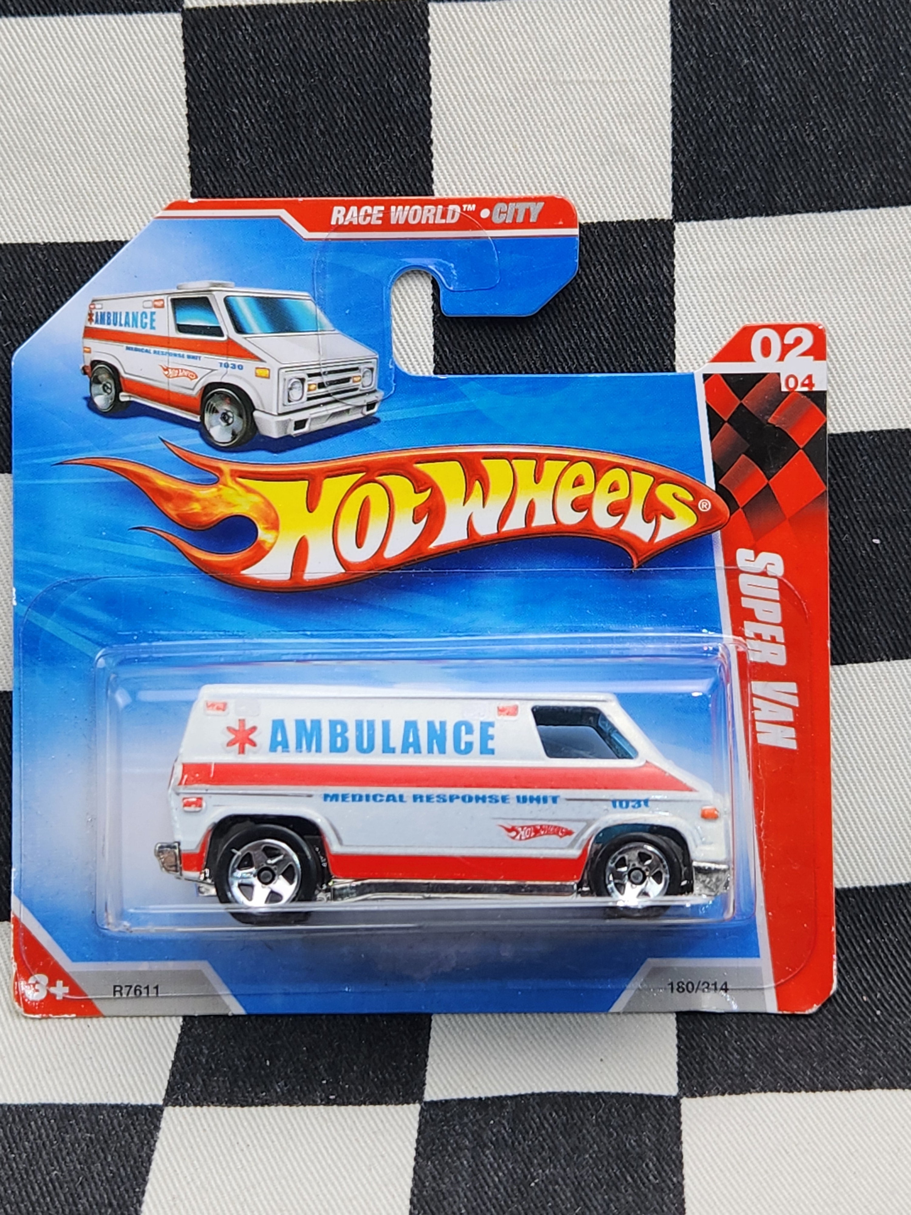 Hot Wheels 2010 Race World City Super Van Ambulance SC