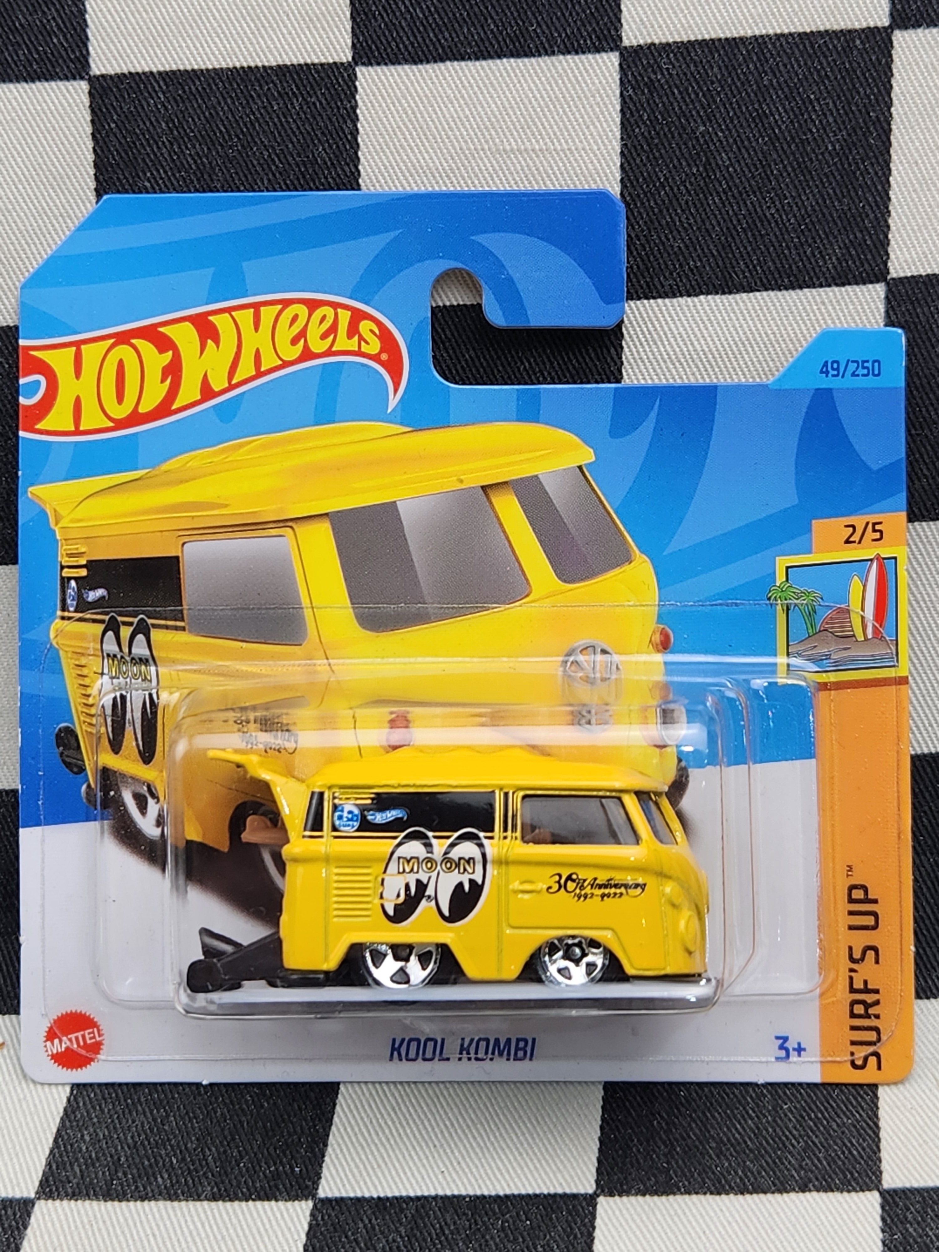 Hot Wheels 2023 Surfs Up MOONEYES Volkswagen Kool Kombi SC