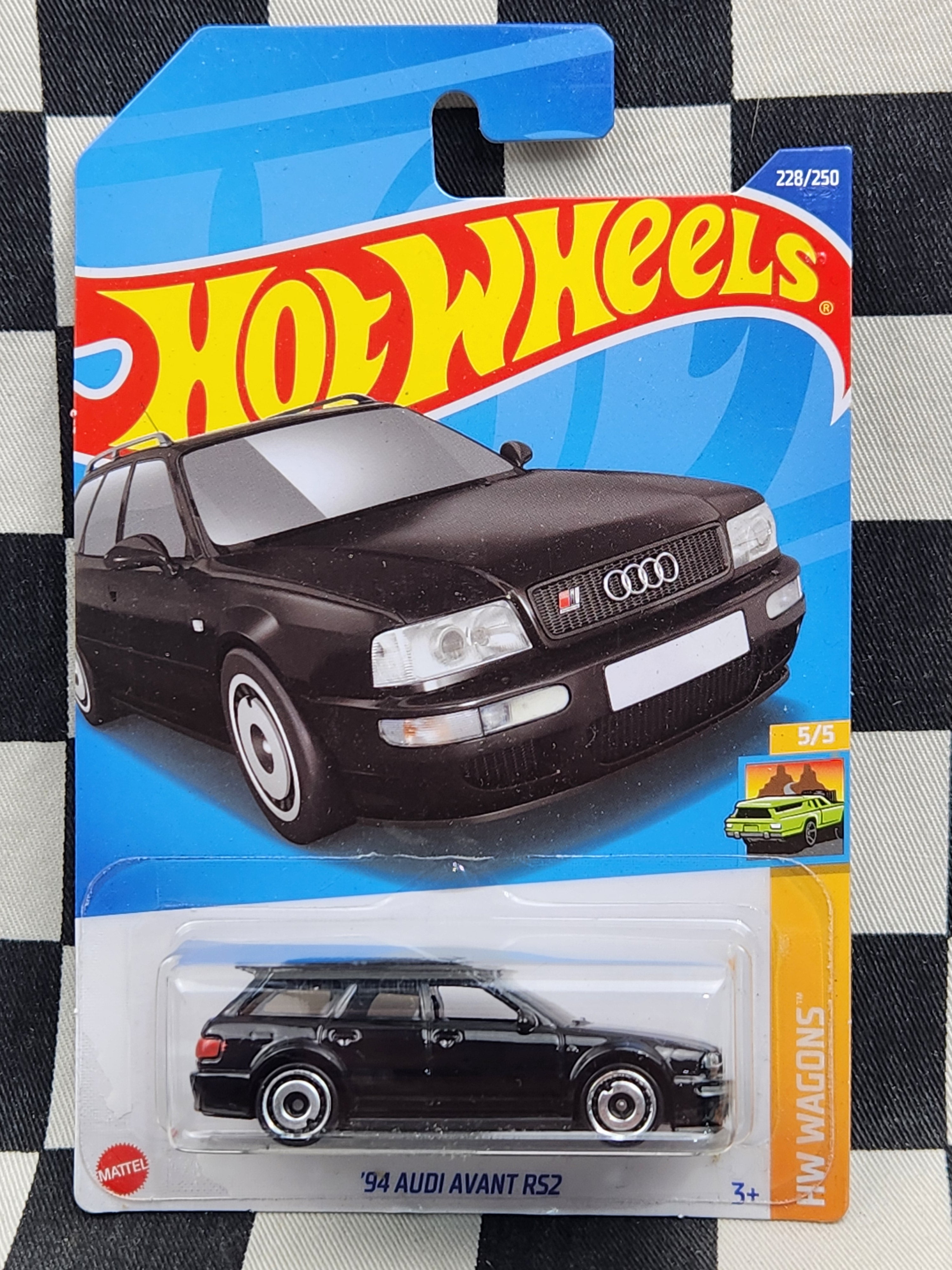 Hot Wheels 2022 Wagons 94 Audi Avant RS2 Wagon Black