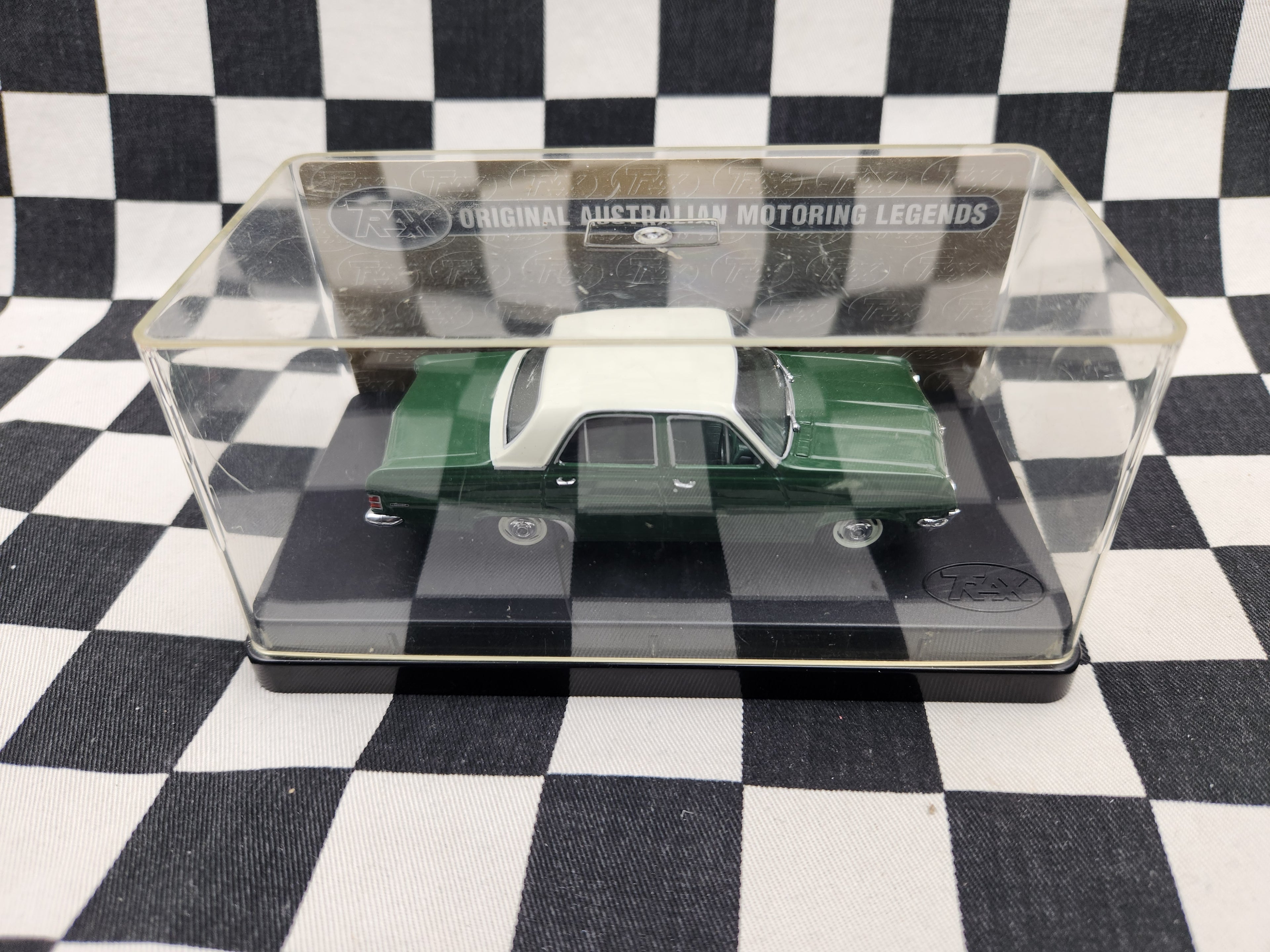 Trax 1:43 Holden Hd Special Sedan TR56B