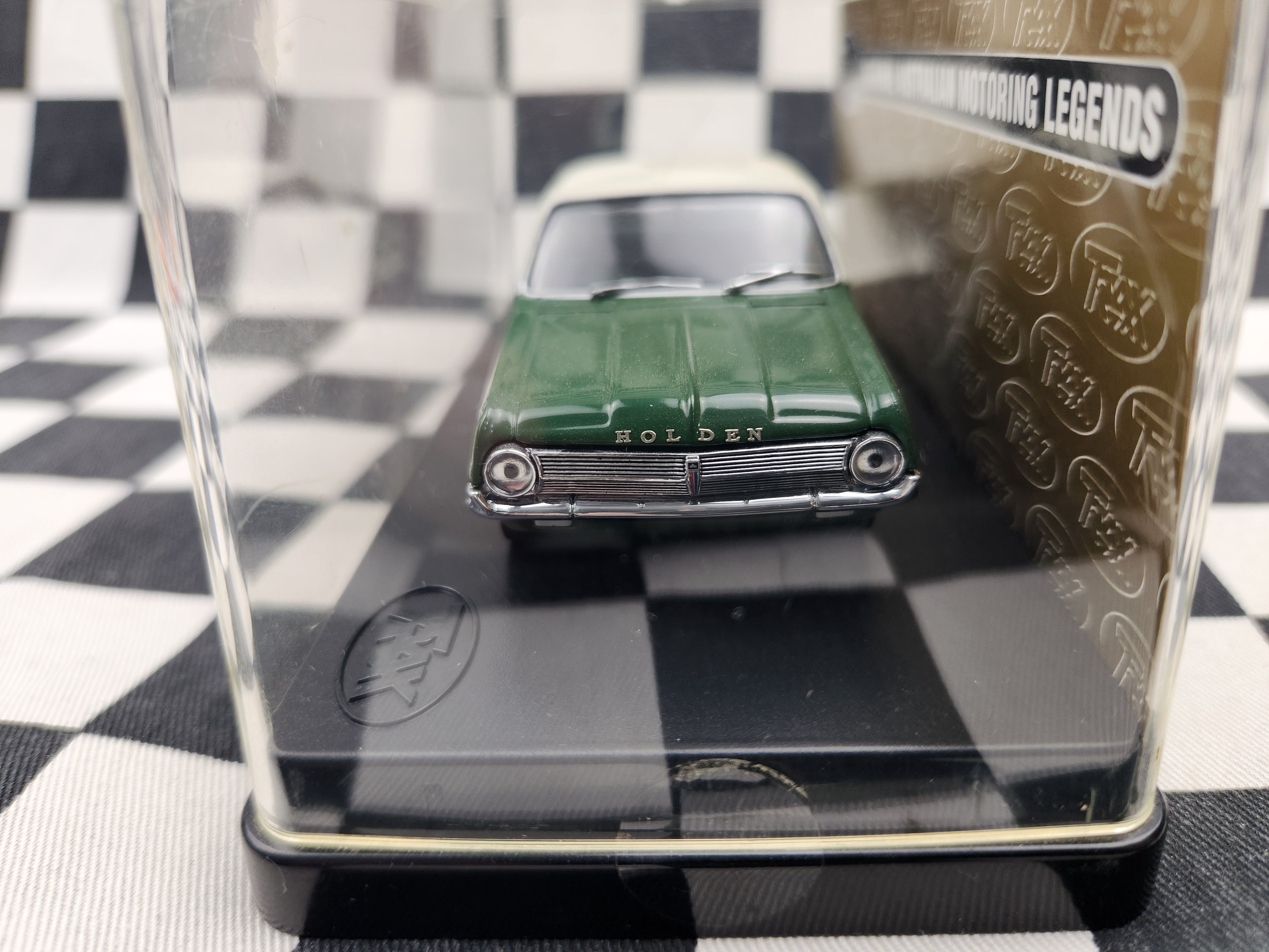 Trax 1:43 Holden Hd Special Sedan TR56B