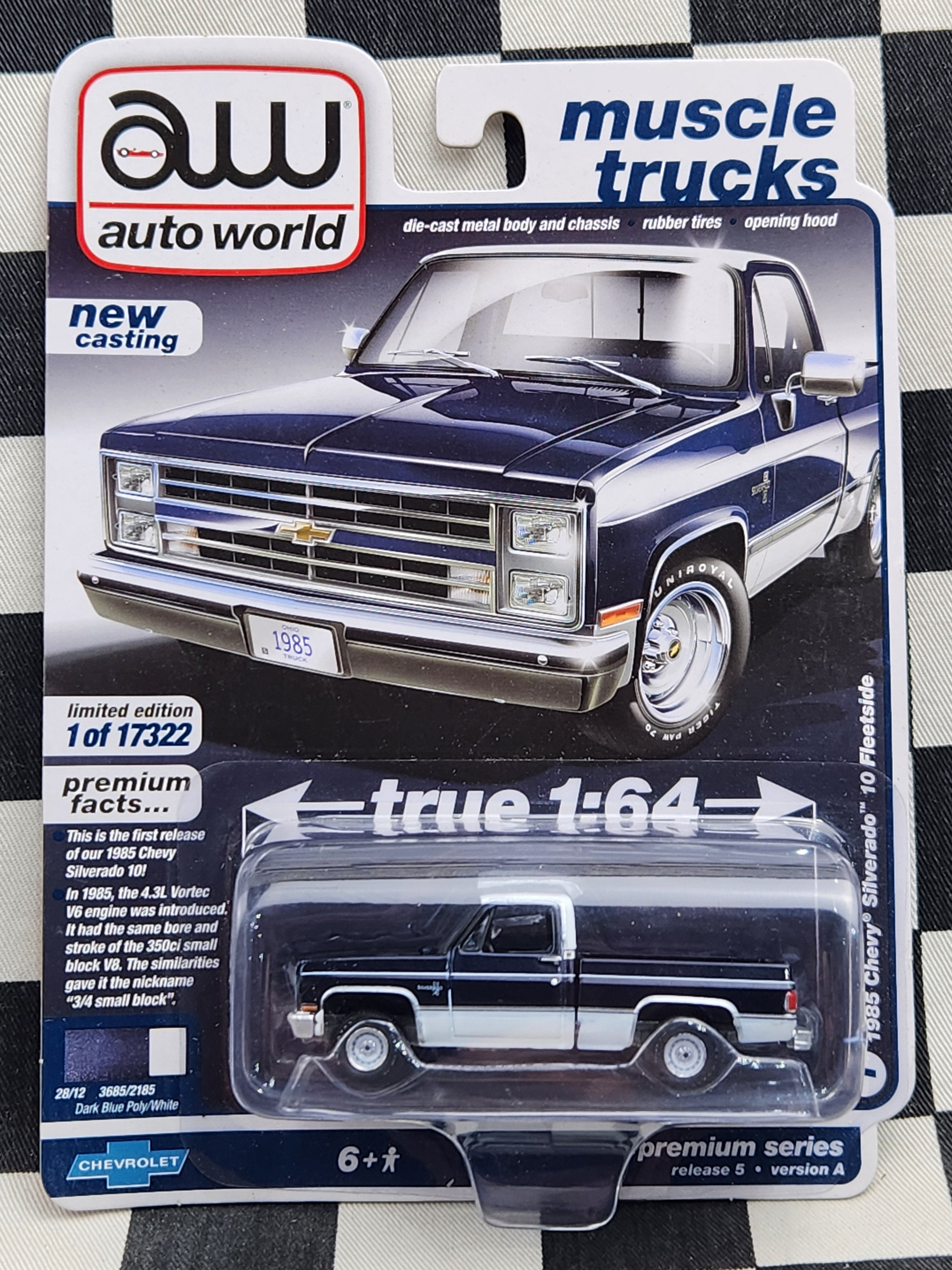 Auto World Muscle Trucks 1985 Chevy Silverado 10 Fleetside Dark Blue/White