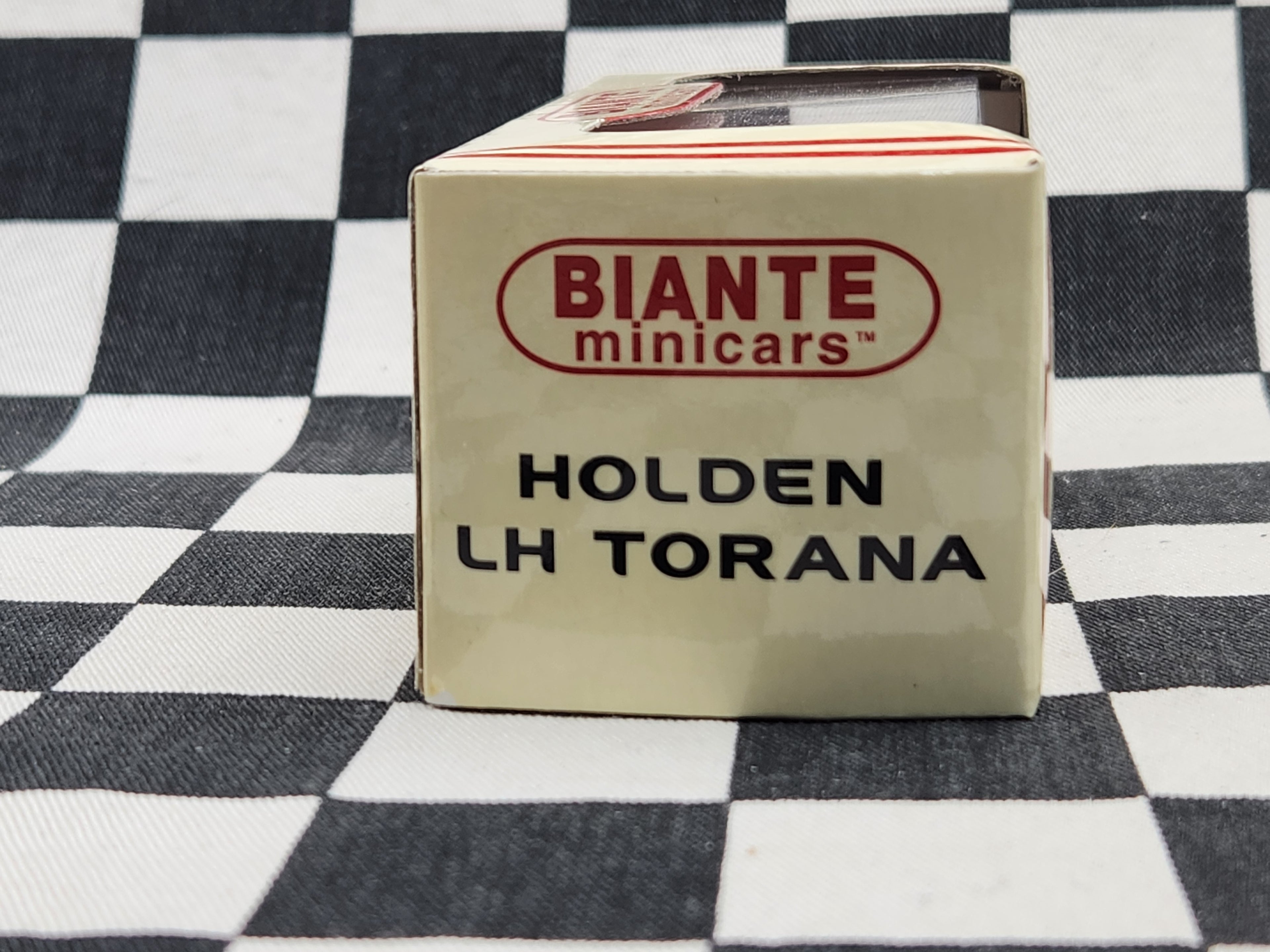 Biante 1:64 Holden LH Torana 1974 Bathurst Colin Bond  B Skelton
