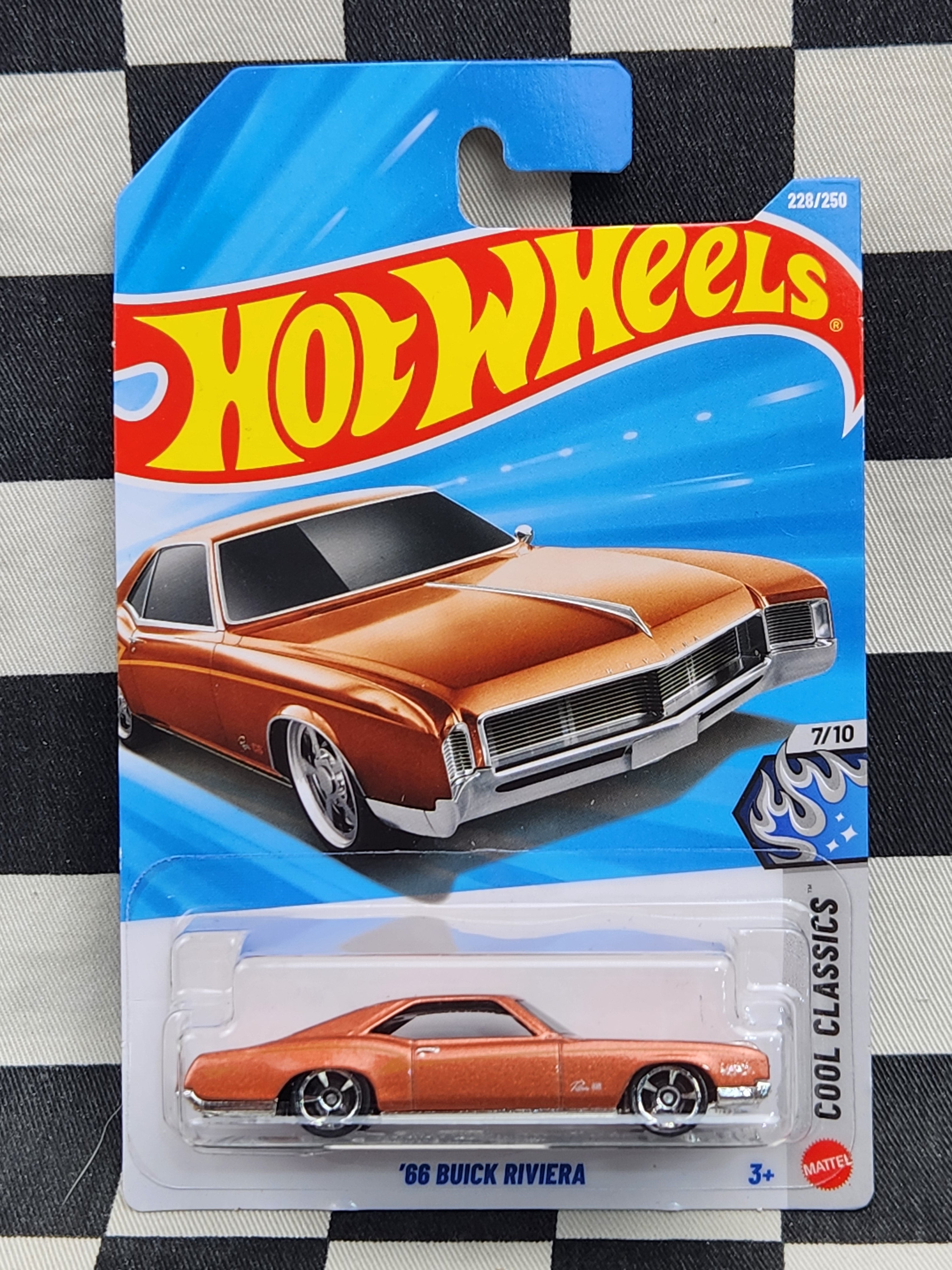 Hot Wheels 2026 Cool Classics 66 Buick Riviera Copper