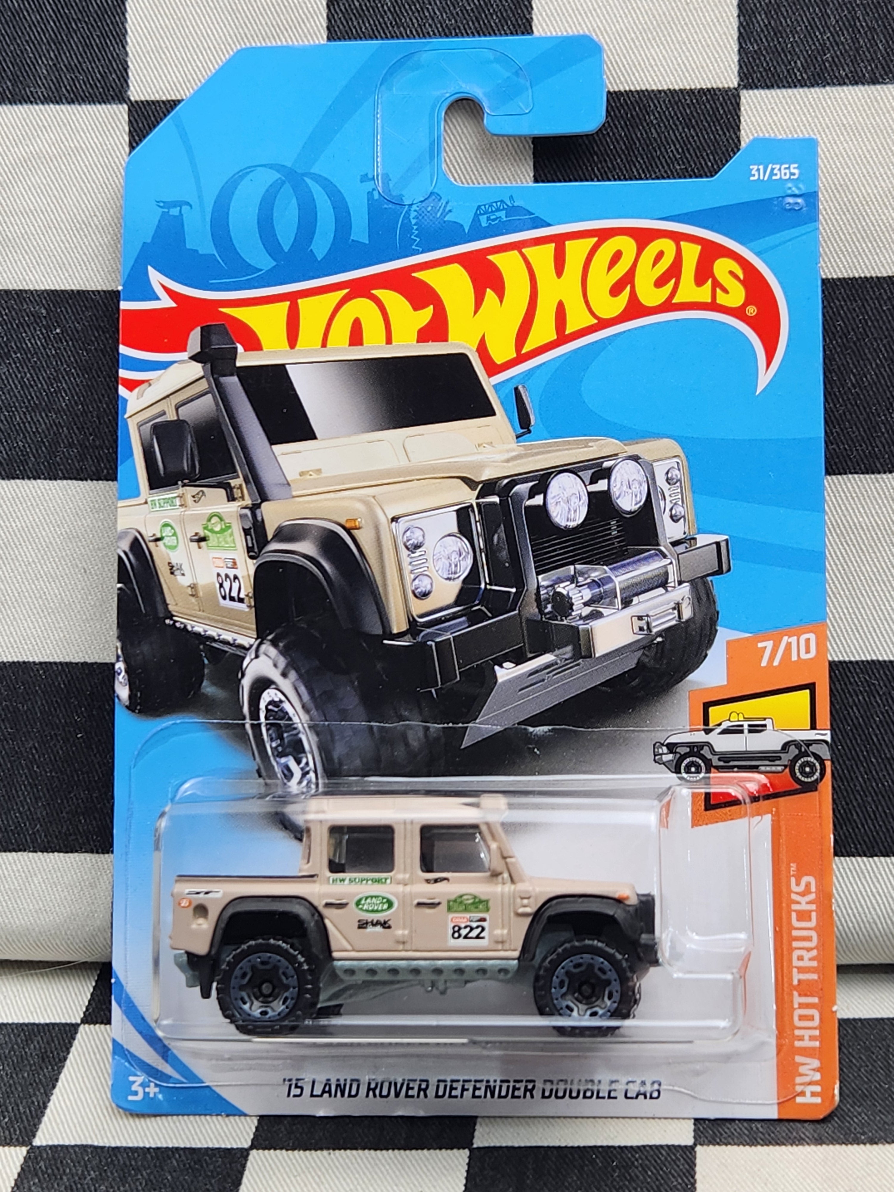 Hot Wheels 2018 Hot Trucks 15 land Rover Defender Double Cab Beige