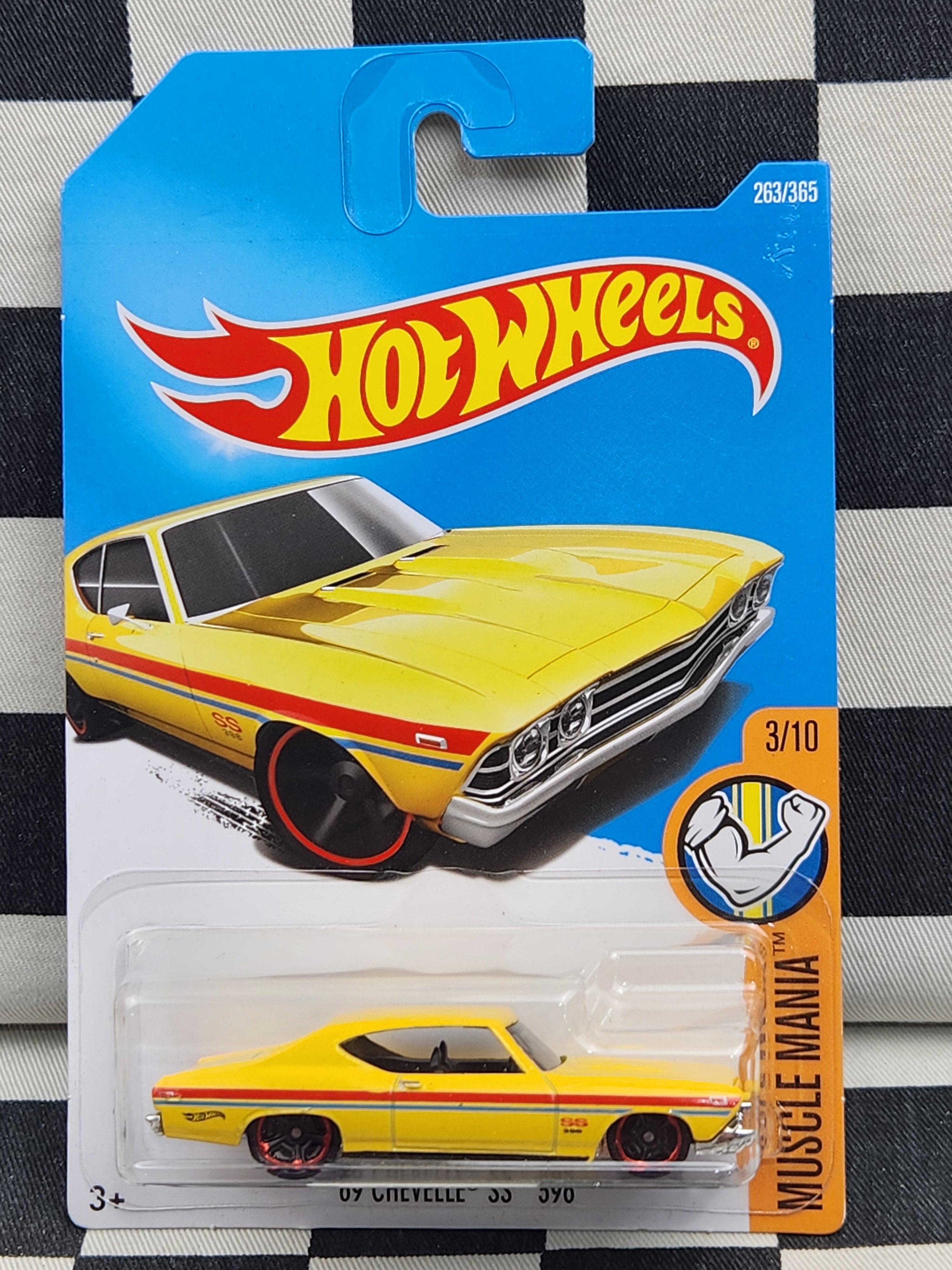 Hot Wheels 2018 Muscle Mania 69 Chevelle SS 396 Yellow