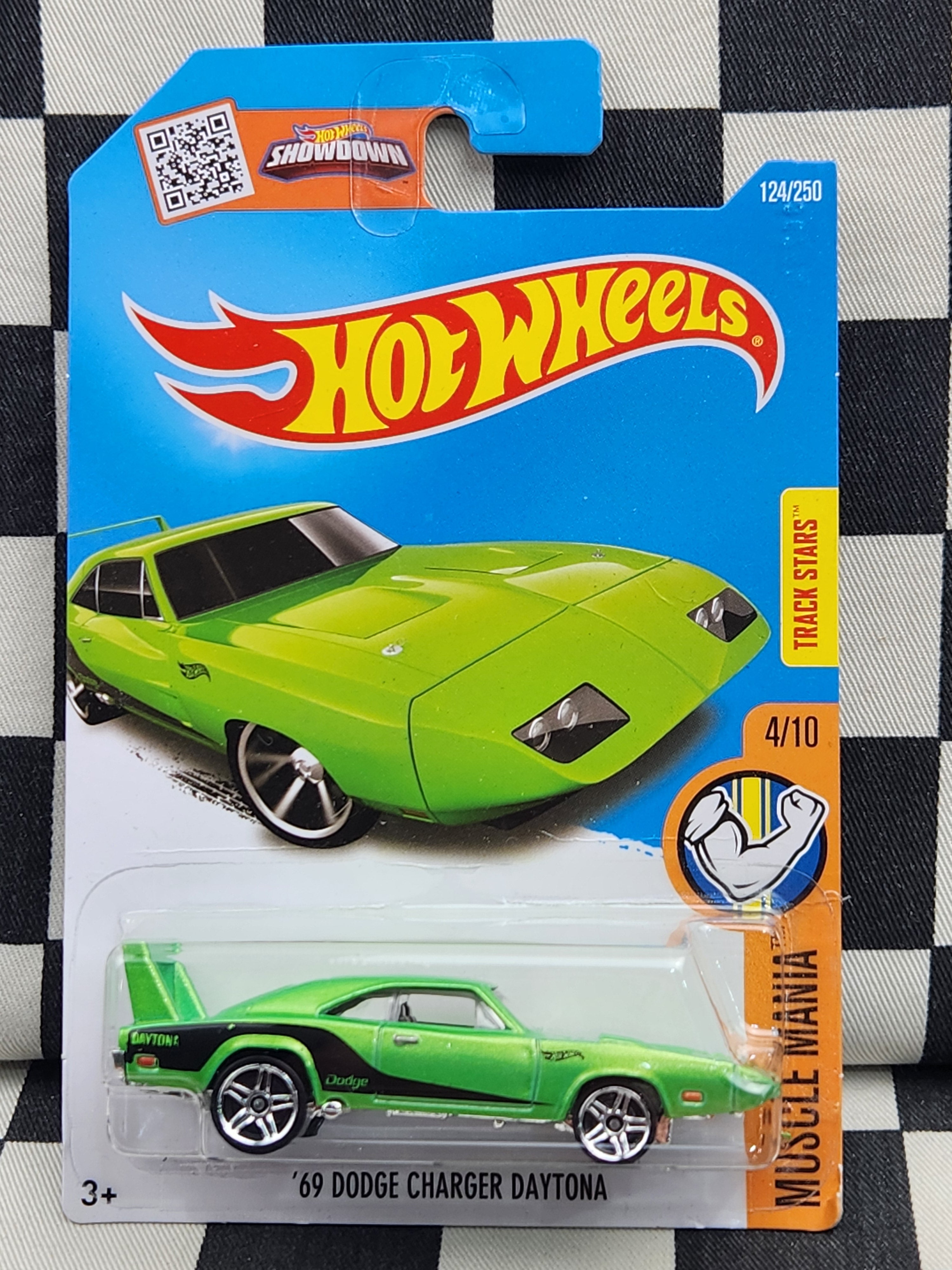 Hot Wheels 2016 Muscle Mania 69 Dodge Charger Daytona  Green