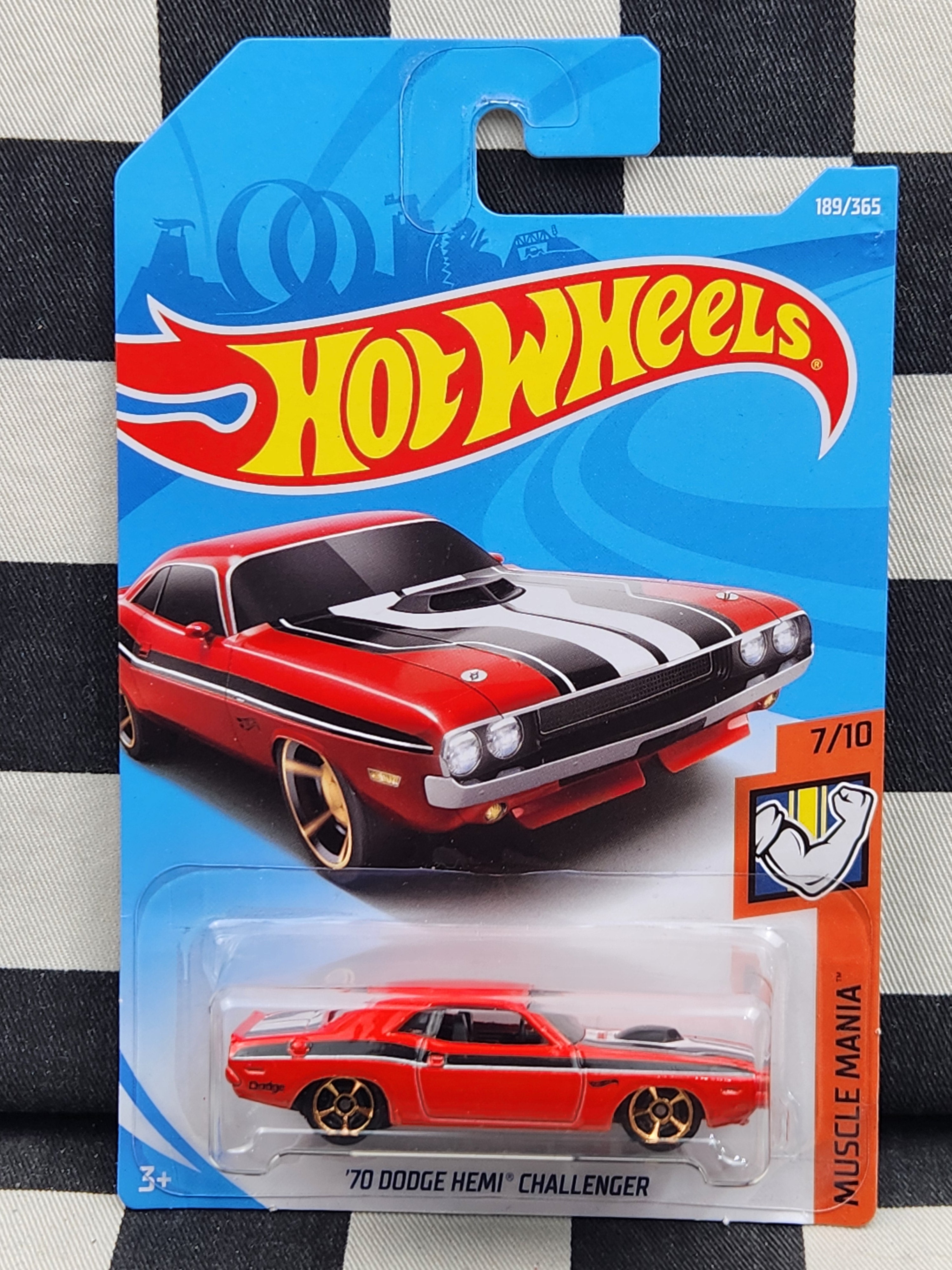 Hot Wheels 2018 Muscle Mania 70 Dodge Hemi Challenger Red