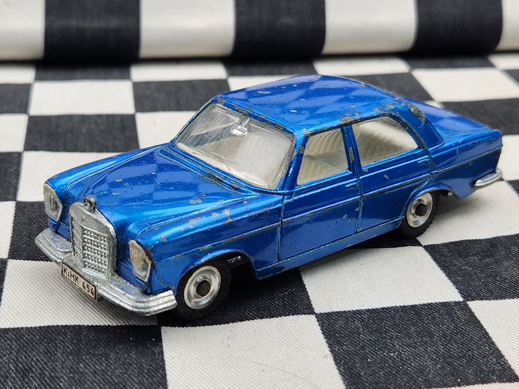 Vintage Dinky 1:43 Mercedes 250 SE