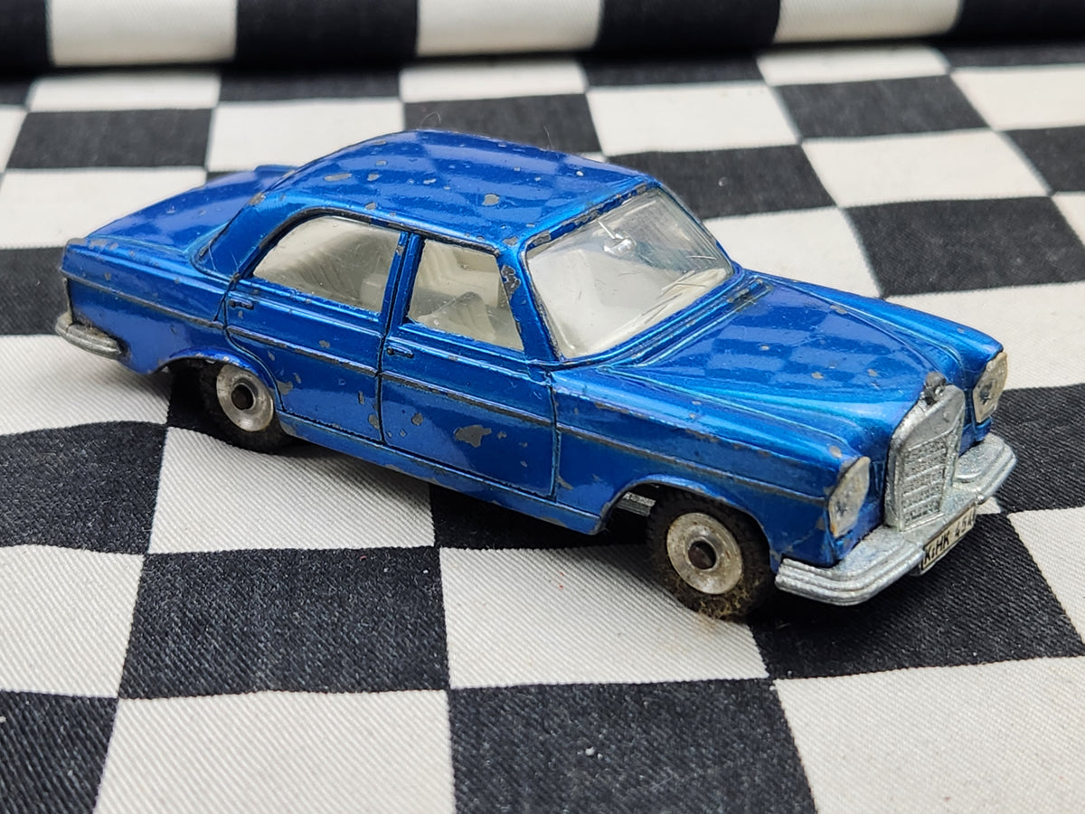 Vintage Dinky 1:43 Mercedes 250 SE