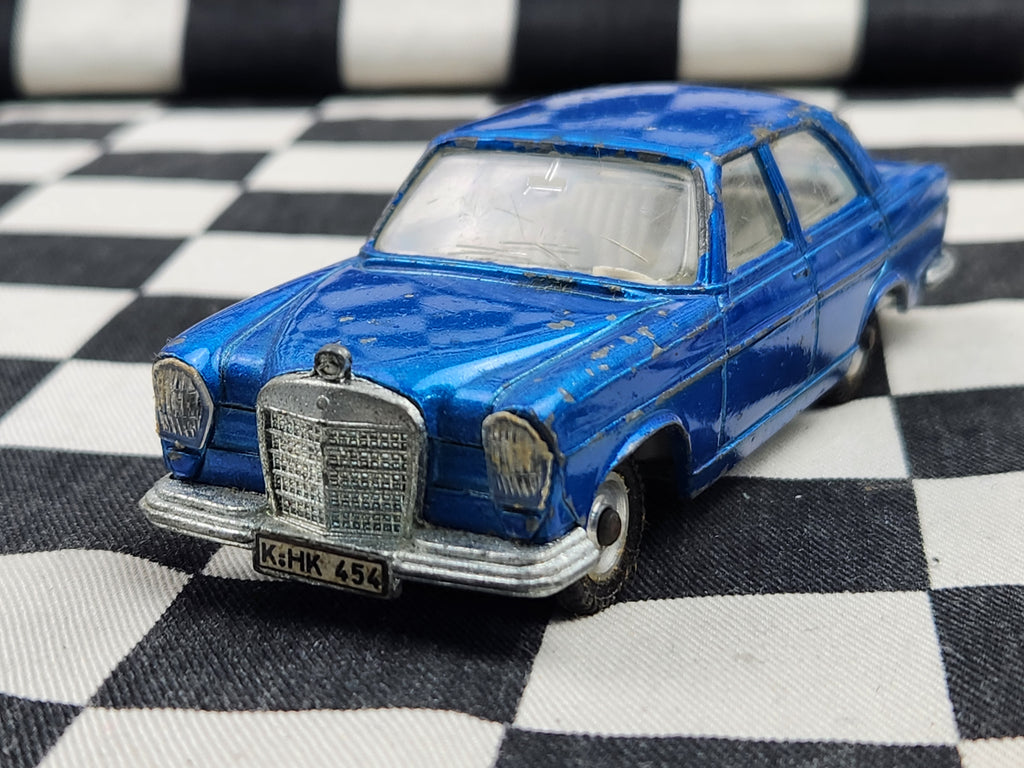 Vintage Dinky 1:43 Mercedes 250 SE