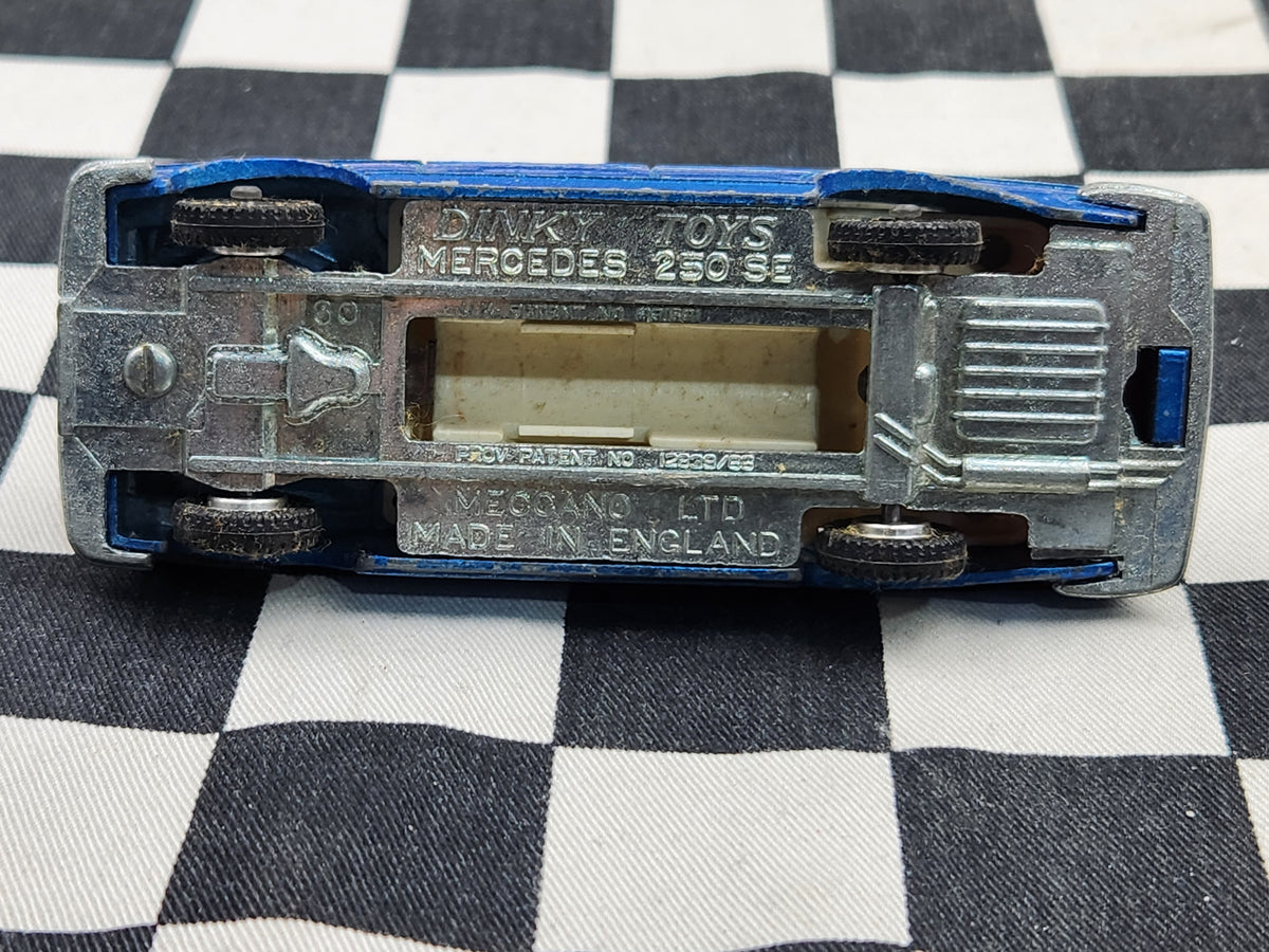 Vintage Dinky 1:43 Mercedes 250 SE