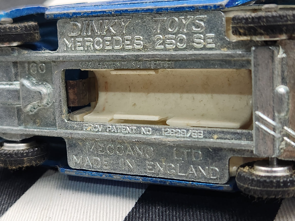 Vintage Dinky 1:43 Mercedes 250 SE