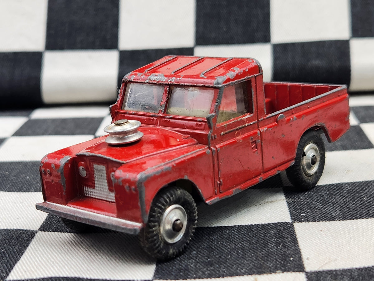 Vintage Corgi 1:43 Land Rover 109 WB Red