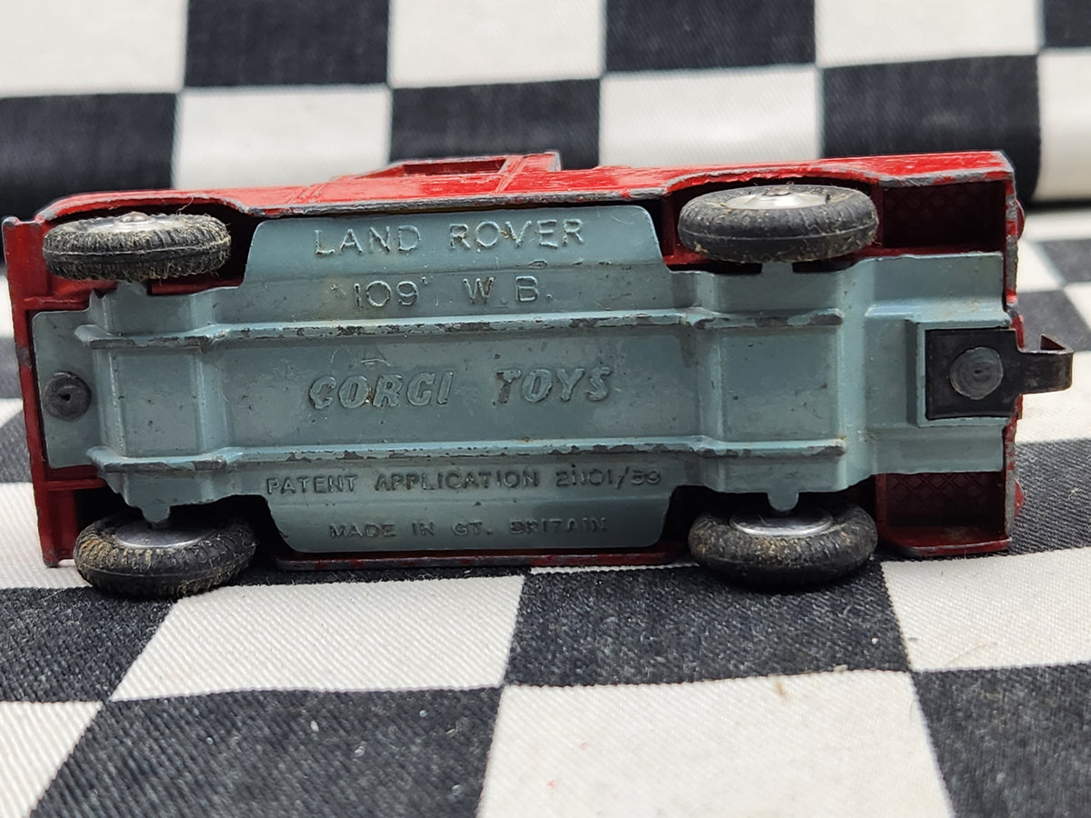 Vintage Corgi 1:43 Land Rover 109 WB Red
