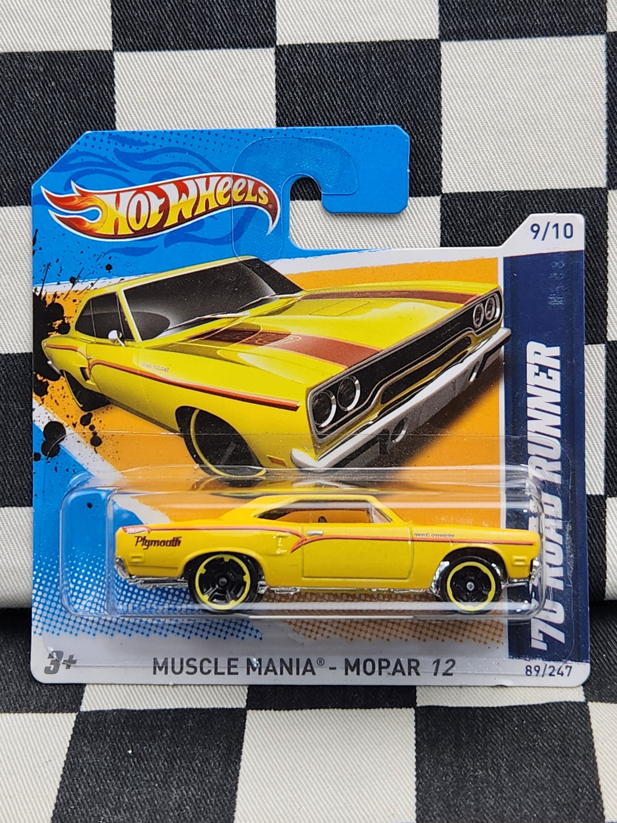 Hot Wheels 2012 Muscle Mania Mopar 70 Road Runner Yellow SC