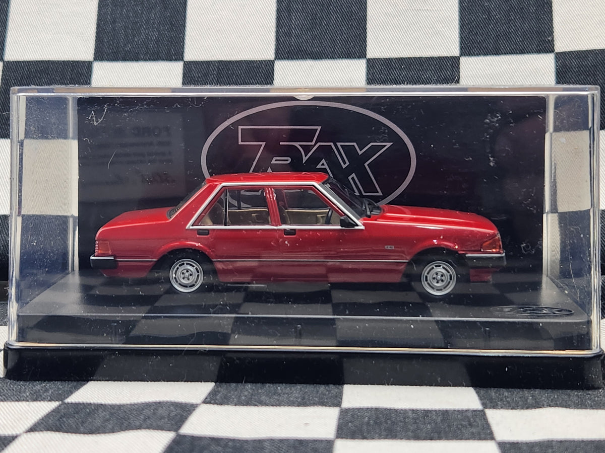Trax 1:43 Ford Falcon XE GL Sedan Monza Red TR85