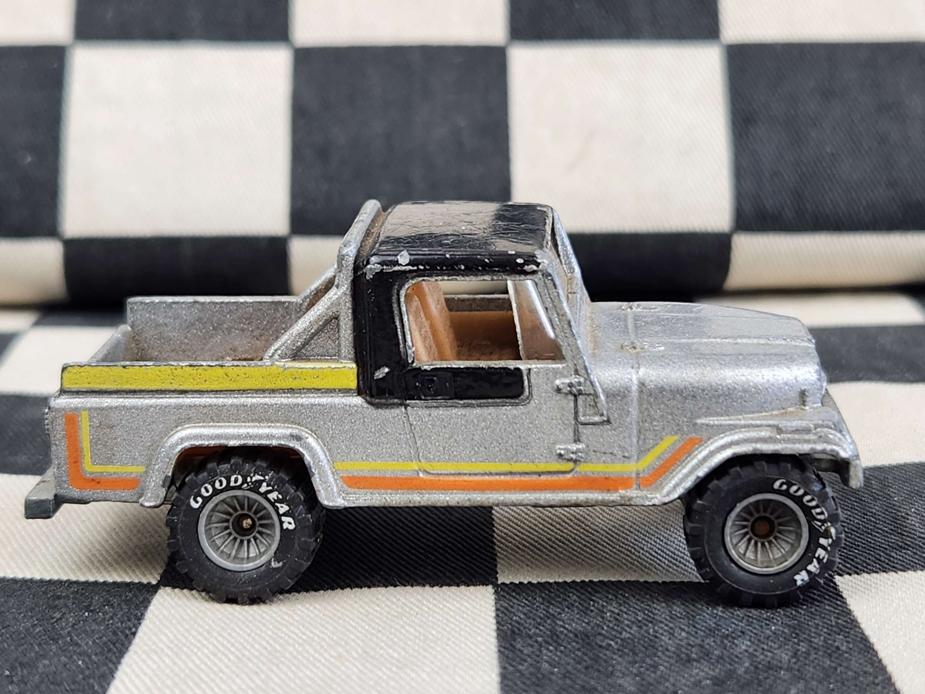 Vintage Loose Hot Wheels Jeep Scrambler Grey Hub Real Riders