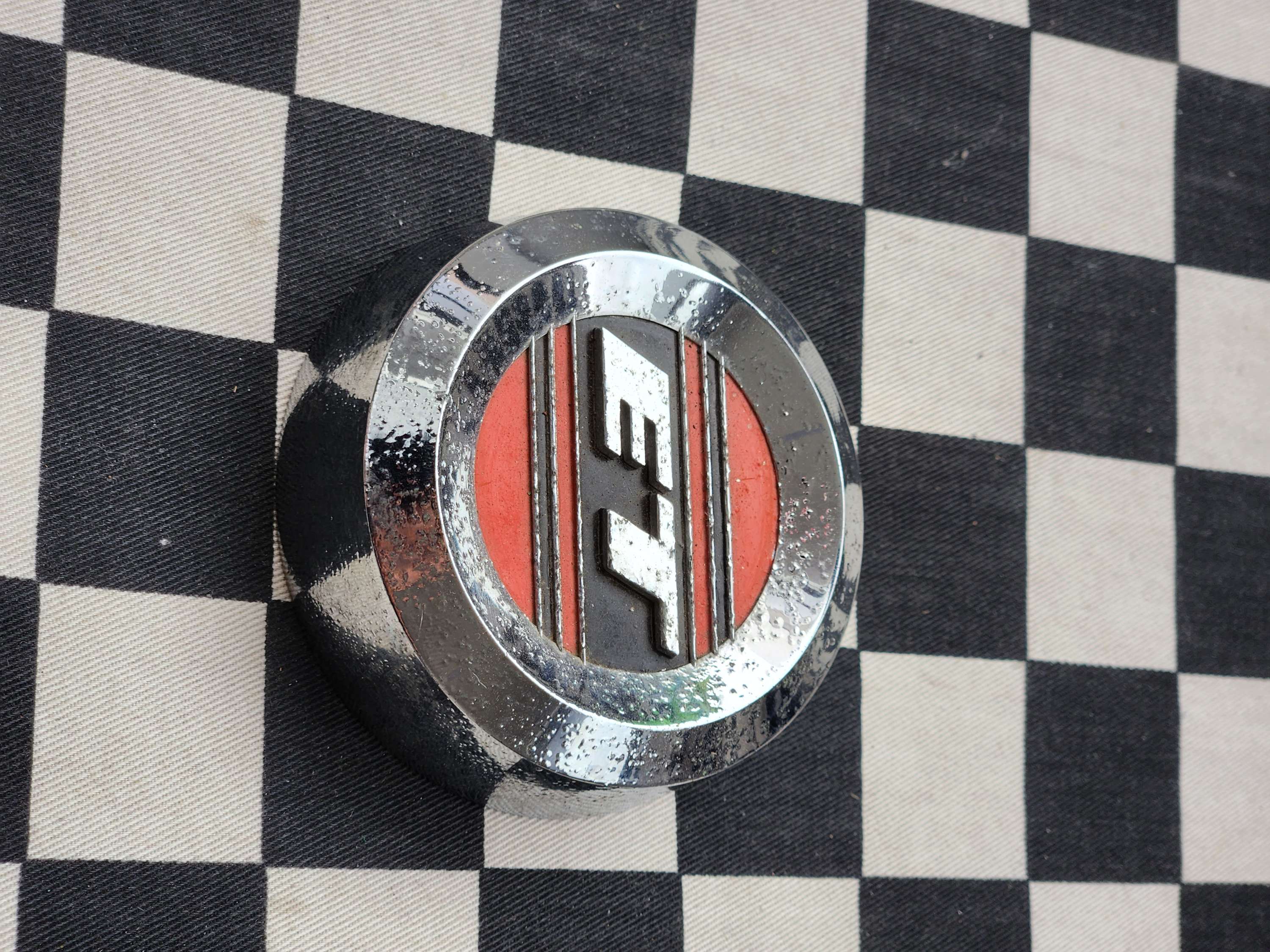 Genuine Vintage ET Eddie Thomas Mag Wheel Centre Cap
