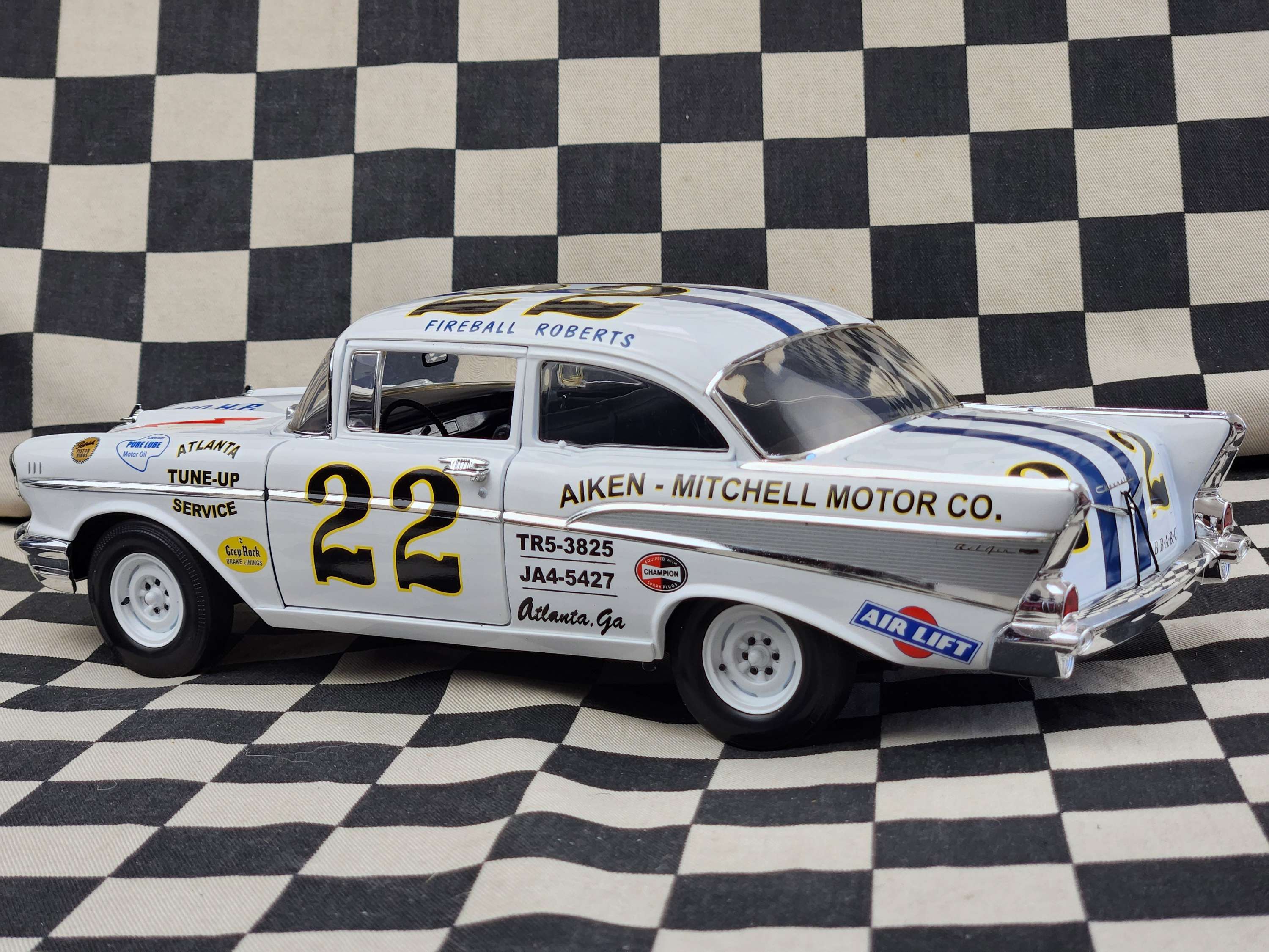Acme 1:18 Fireball Roberts 1957 Chevrolet Bel Air Darlington 500 Winner