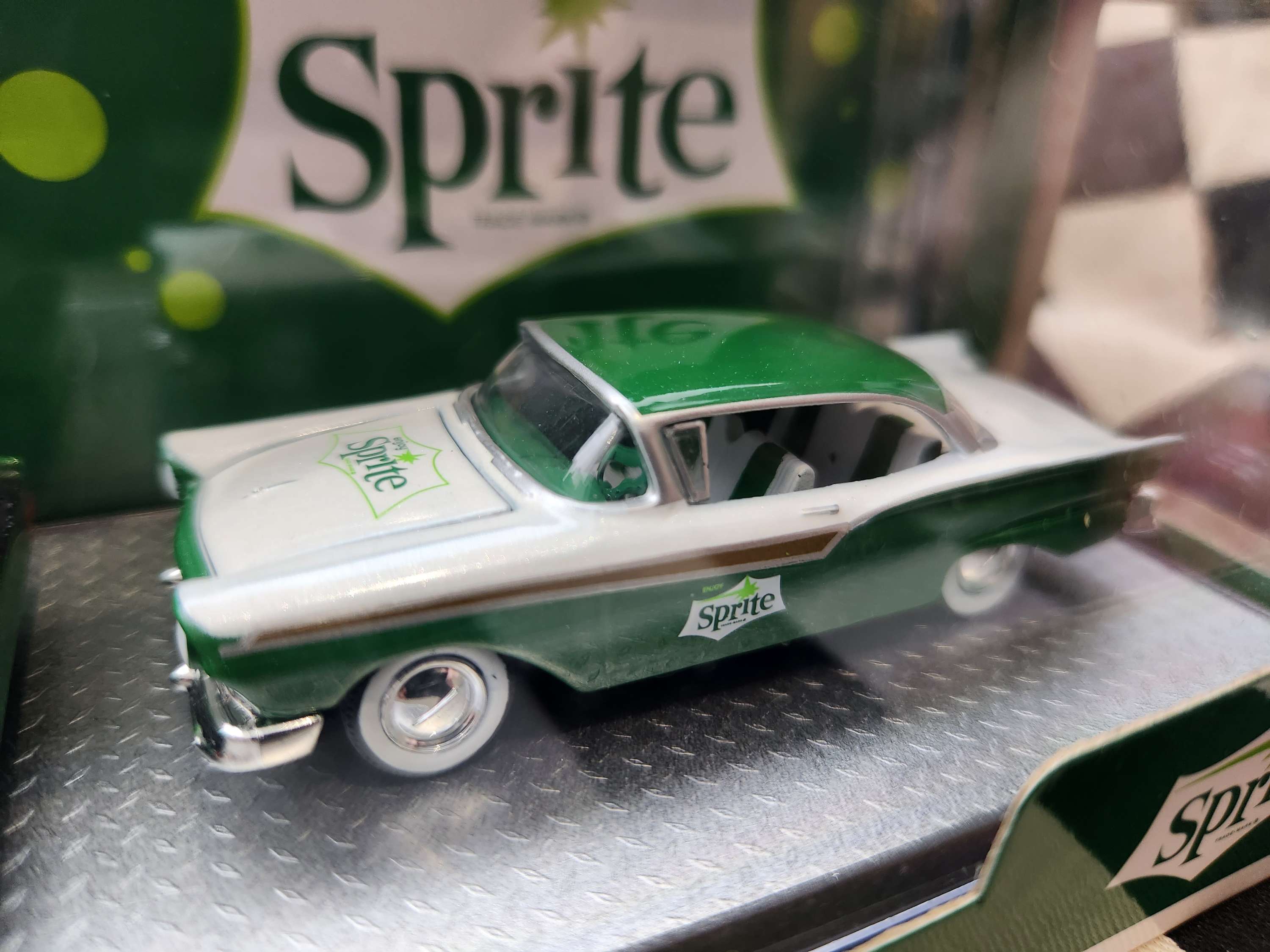M2 Machines Transporters Sprite 1956 Ford COE / 1957 Ford Fairlane 500