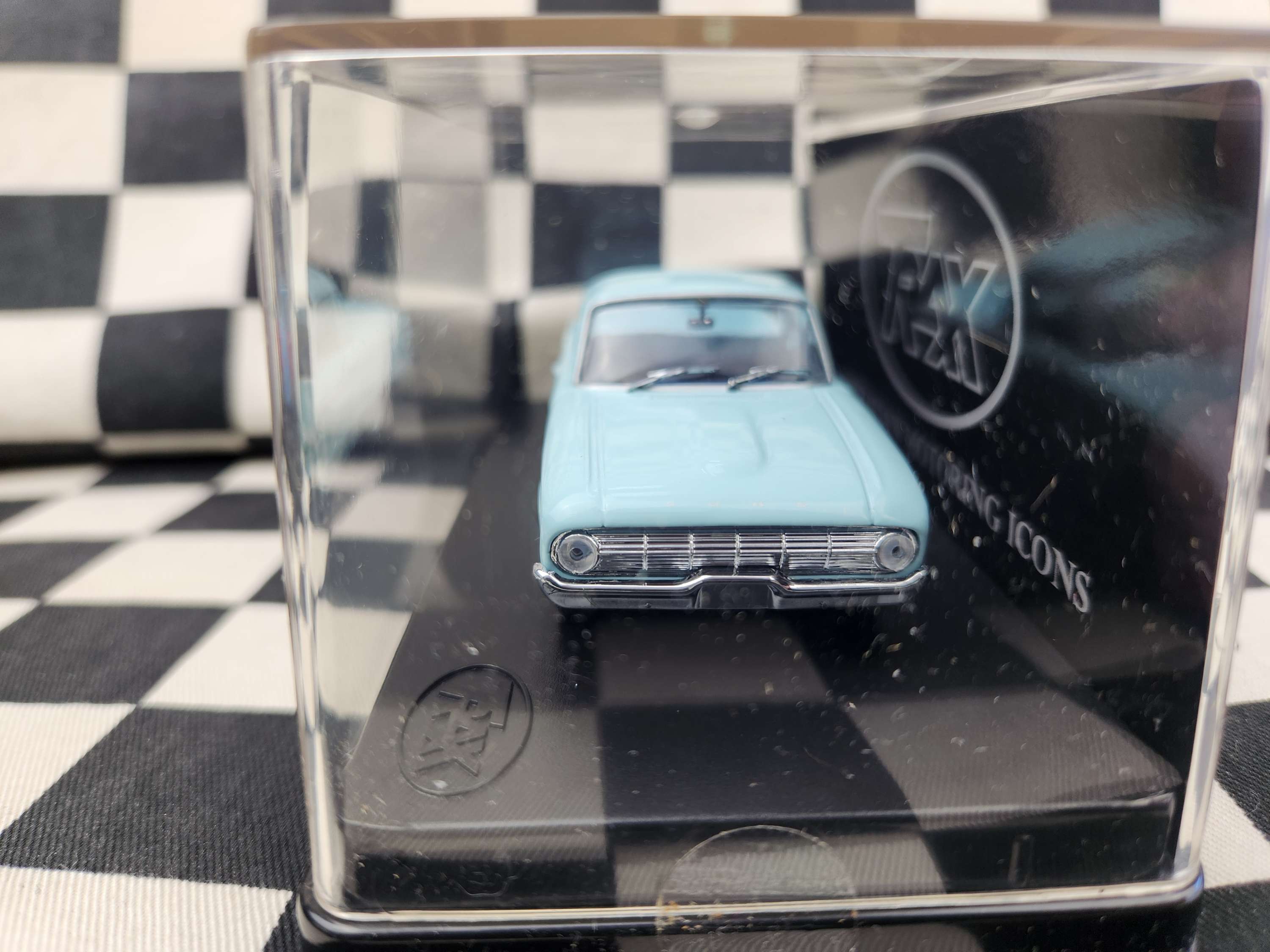 Trax 1:43 Ford XL Falcon Deluxe Utility Reef Blue TR43B