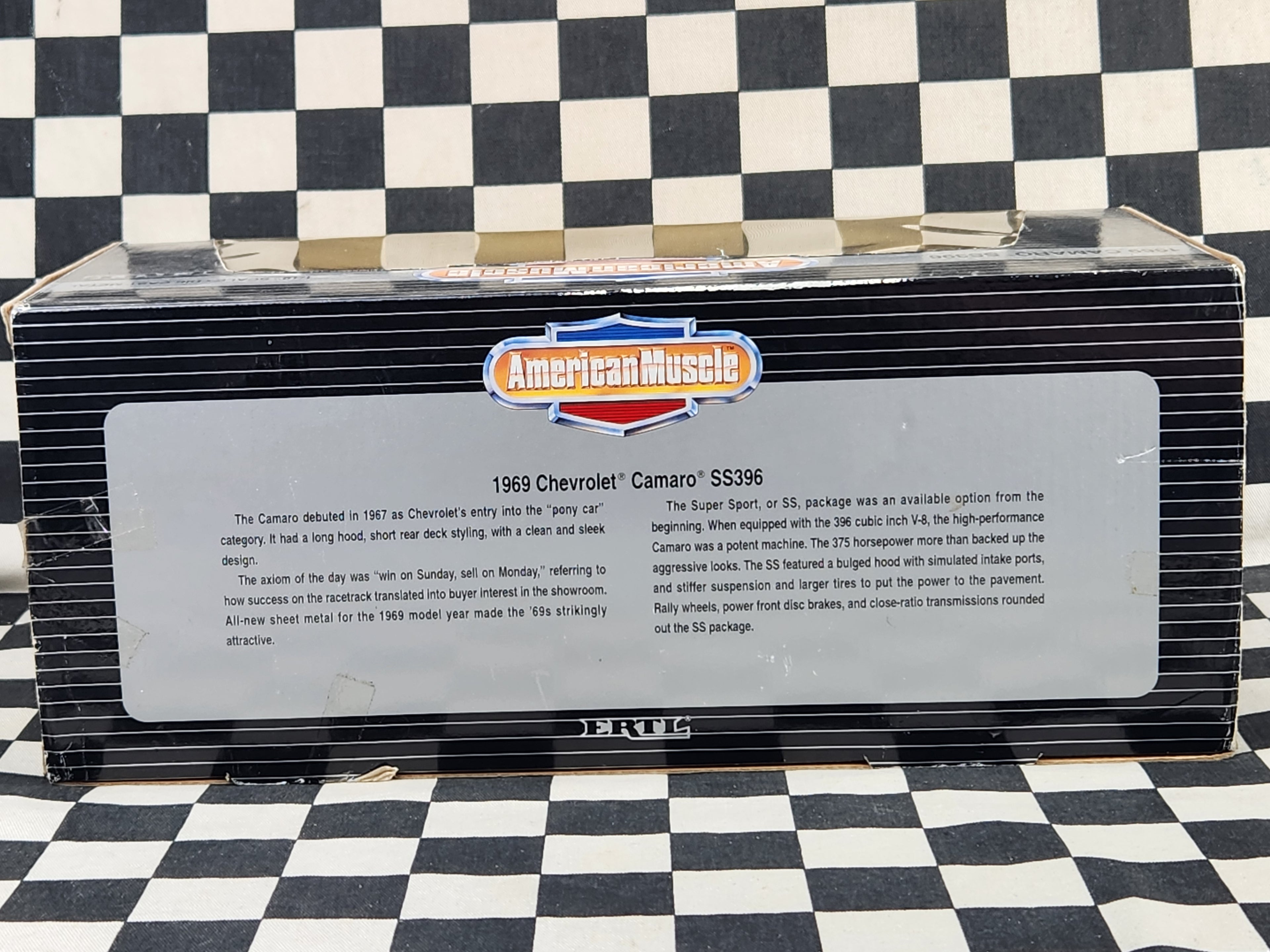 ERTL 1:18 American Muscle 1969 Chevrolet Camaro SS 396