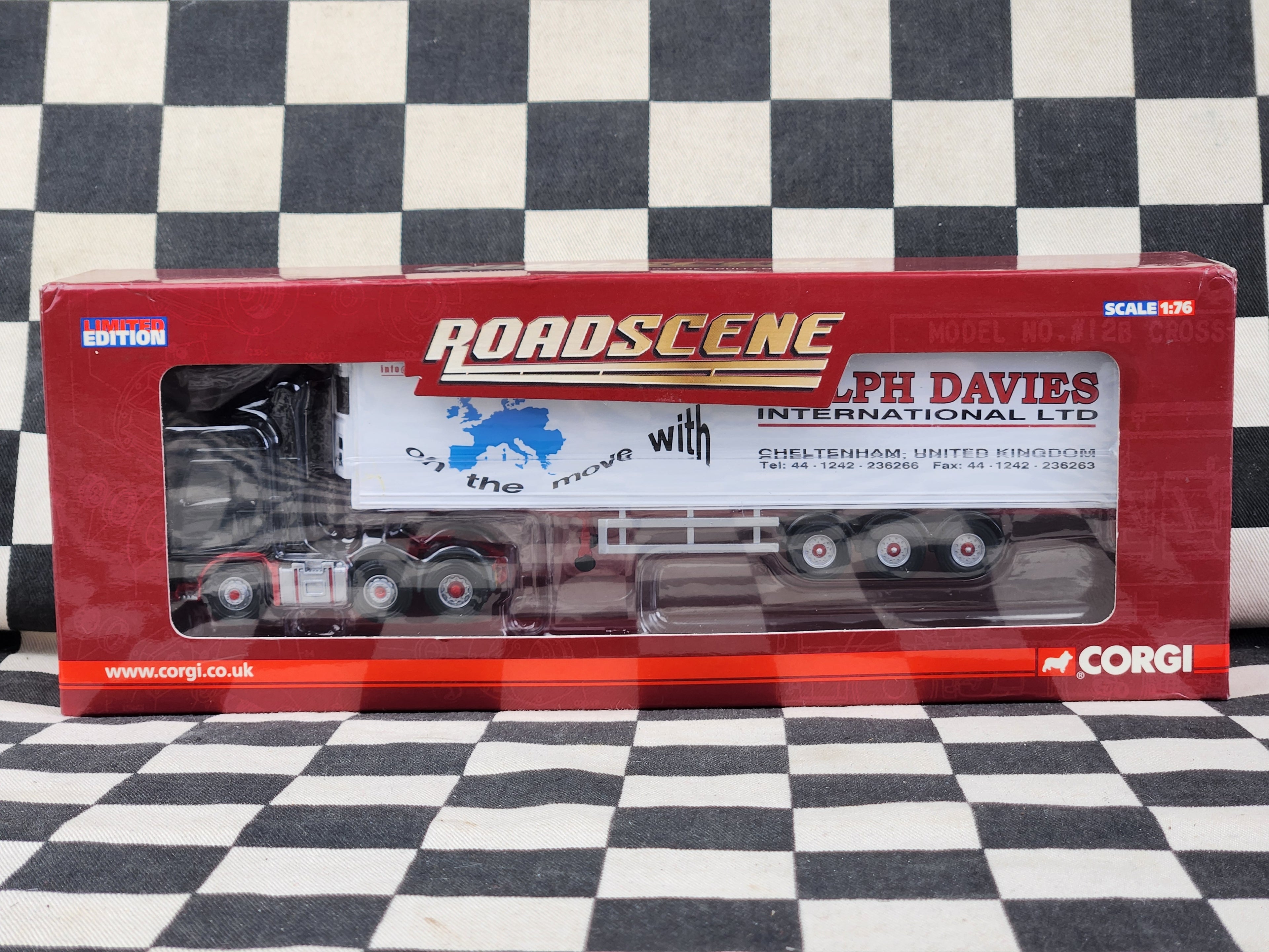 Corgi Roadscene 1:76 Volvo FH Fridge Semi Trailer Truck Ralph Davies Int