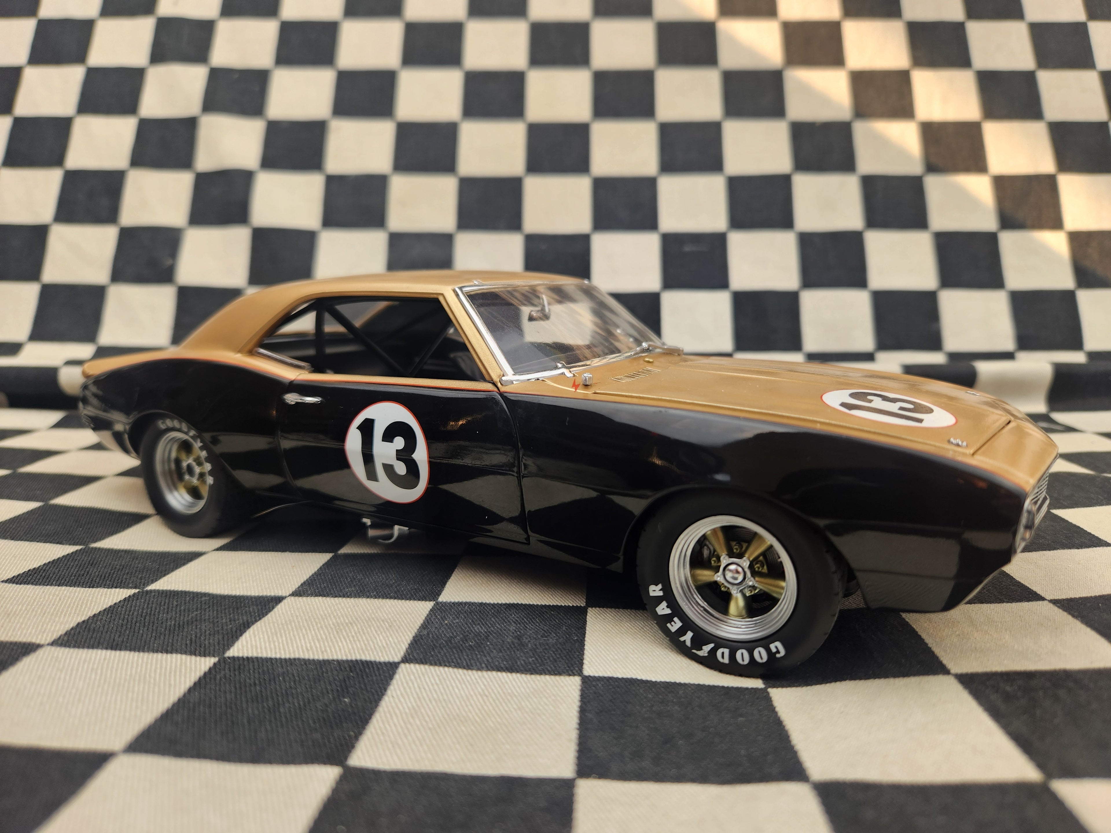 Gmp 1/18 1968 Smokey Yunik Camaro