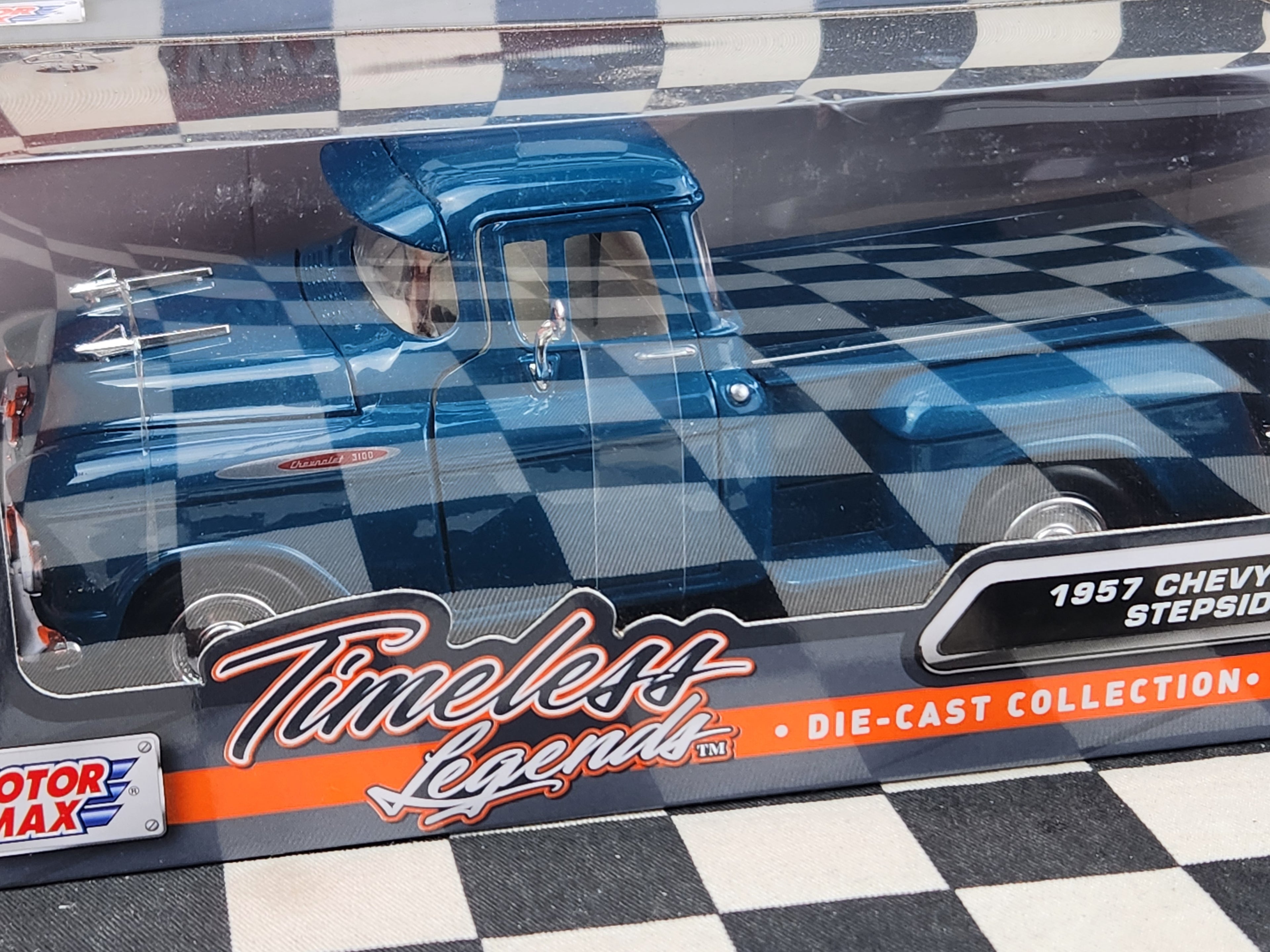 Motor Max 1/24 Timeless Legends 1957 Chevrolet 3100 Stepside