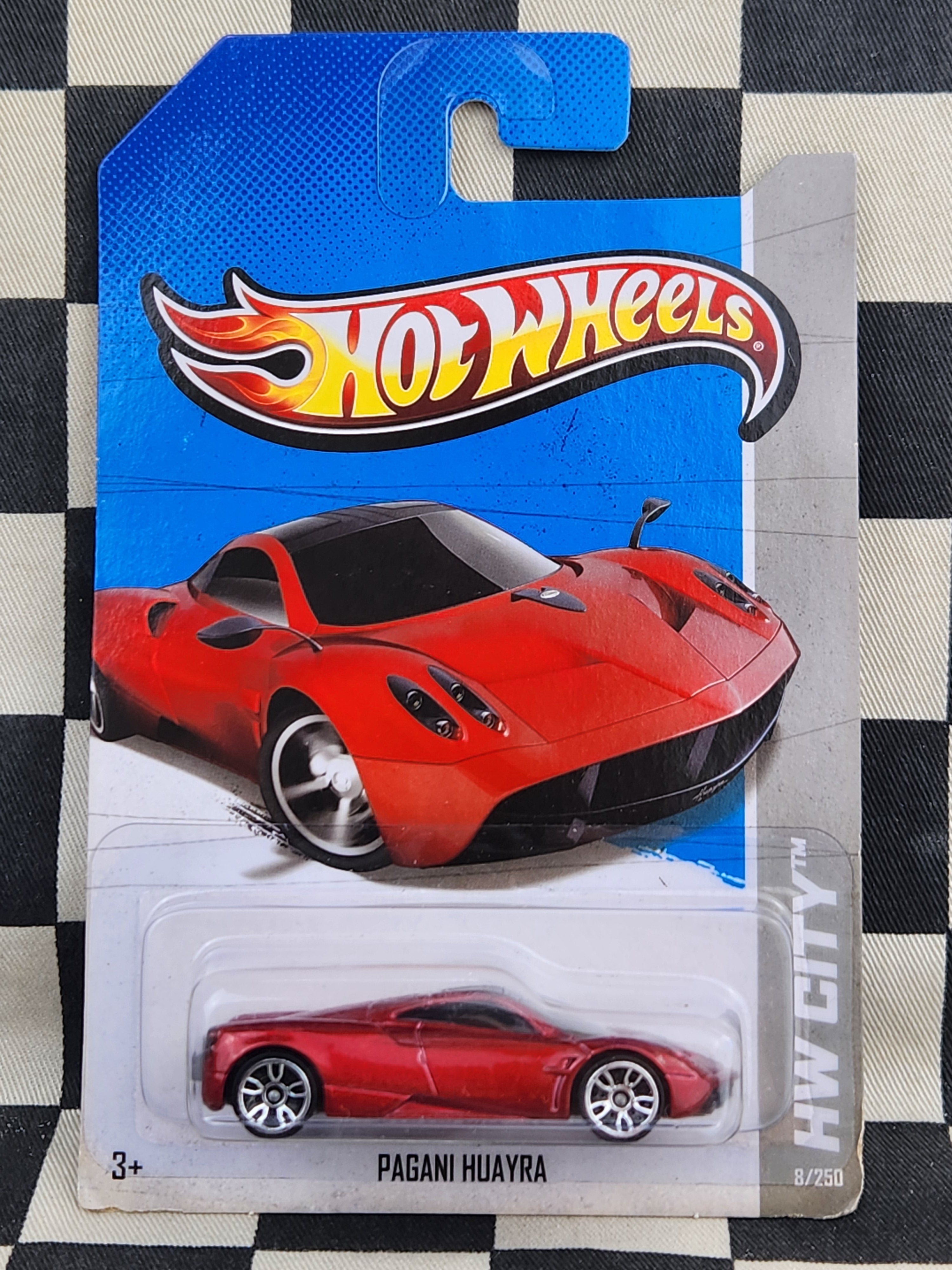 Hot Wheels 2013 City Pagani Huayra Red
