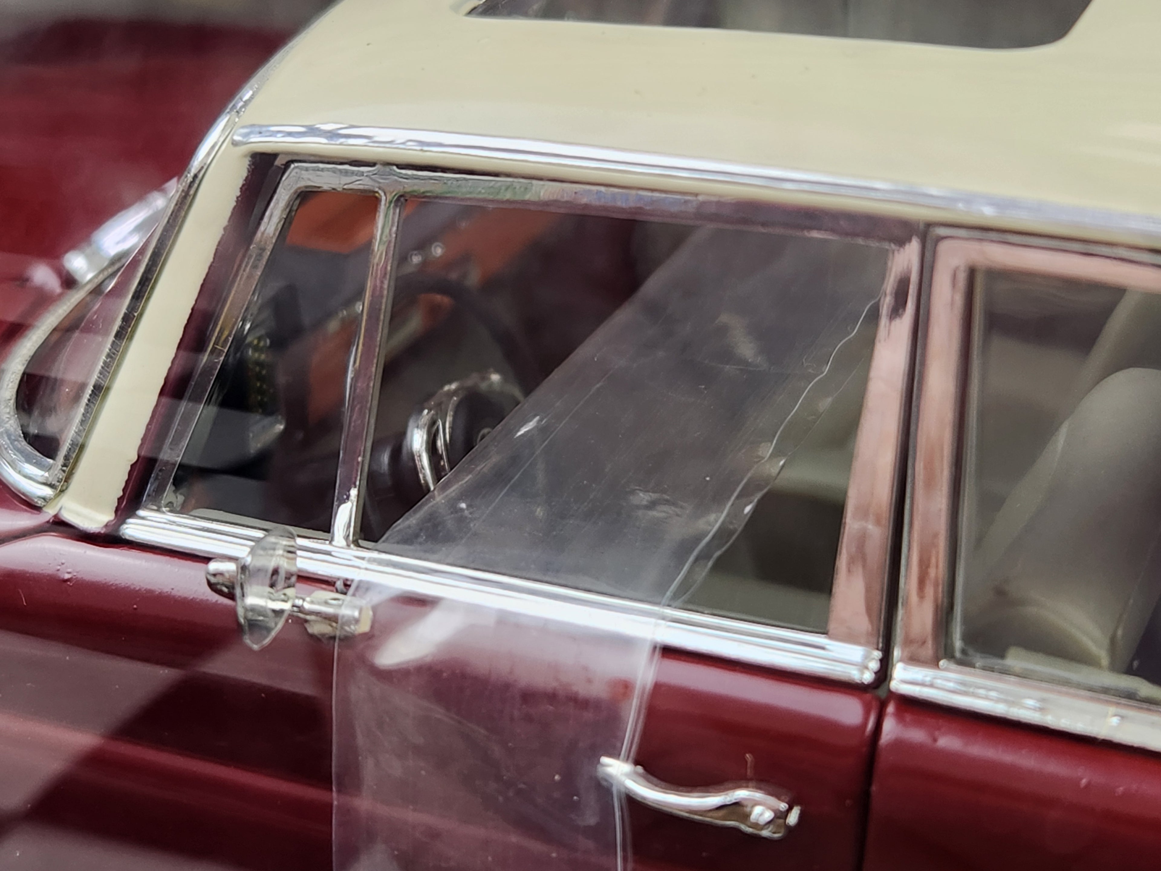 1:18 Revell Metal Mercedes Benz 220 SE