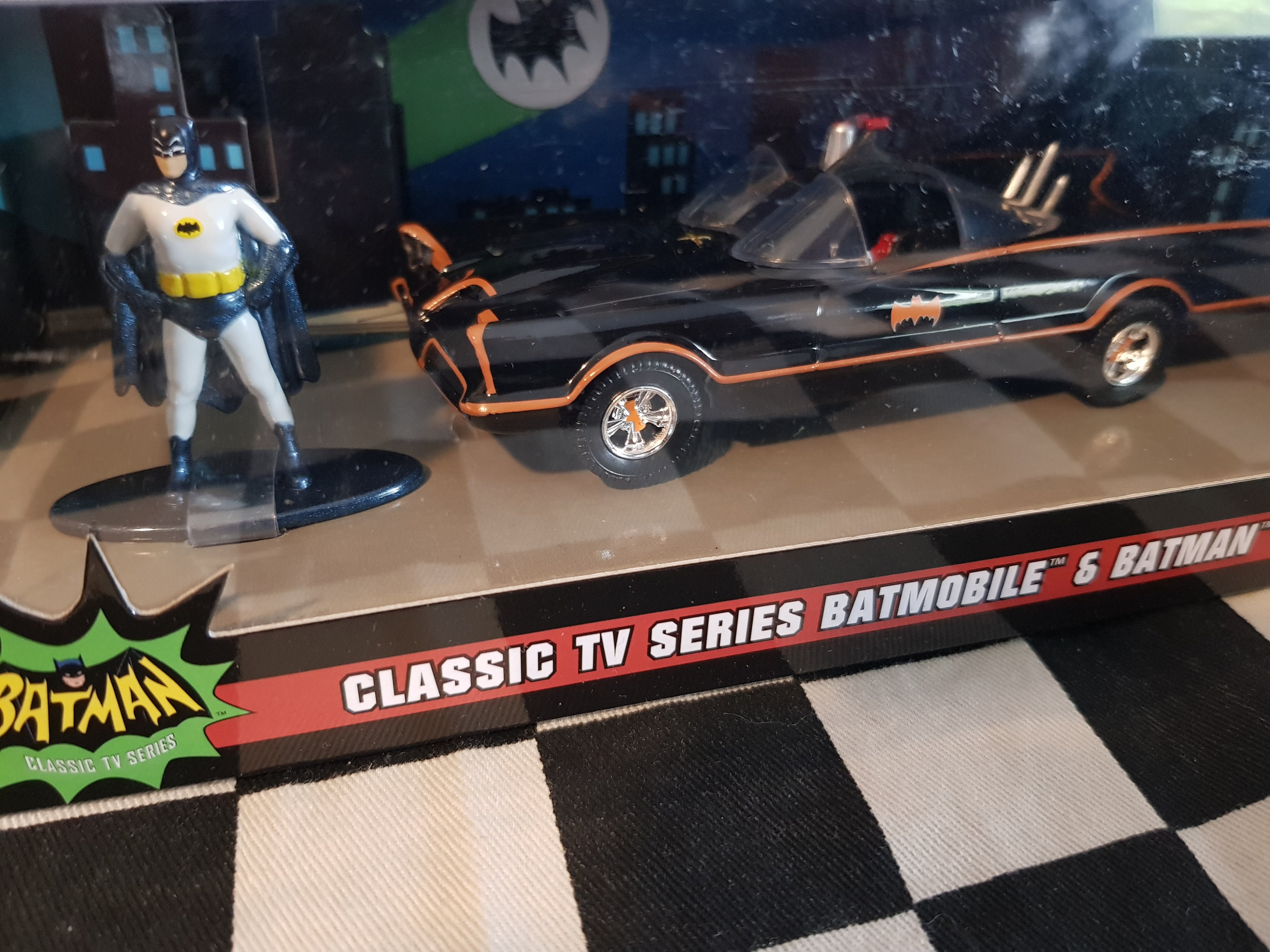 Jada 1:32 Tv Series Batmobile with Batman