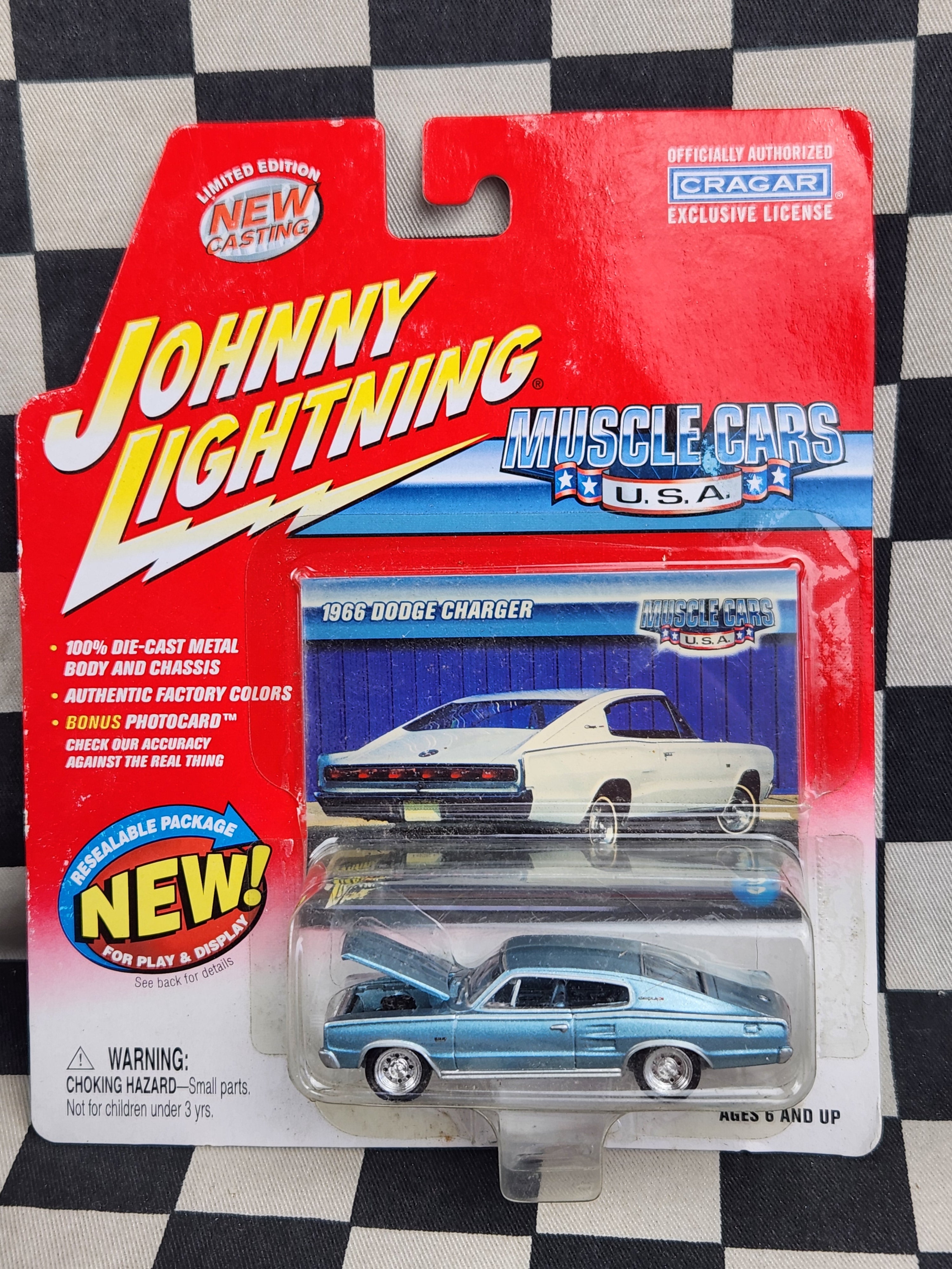Johnny Lightning Muscle Cars USA 1966 Dodge Charger Blue Metallic