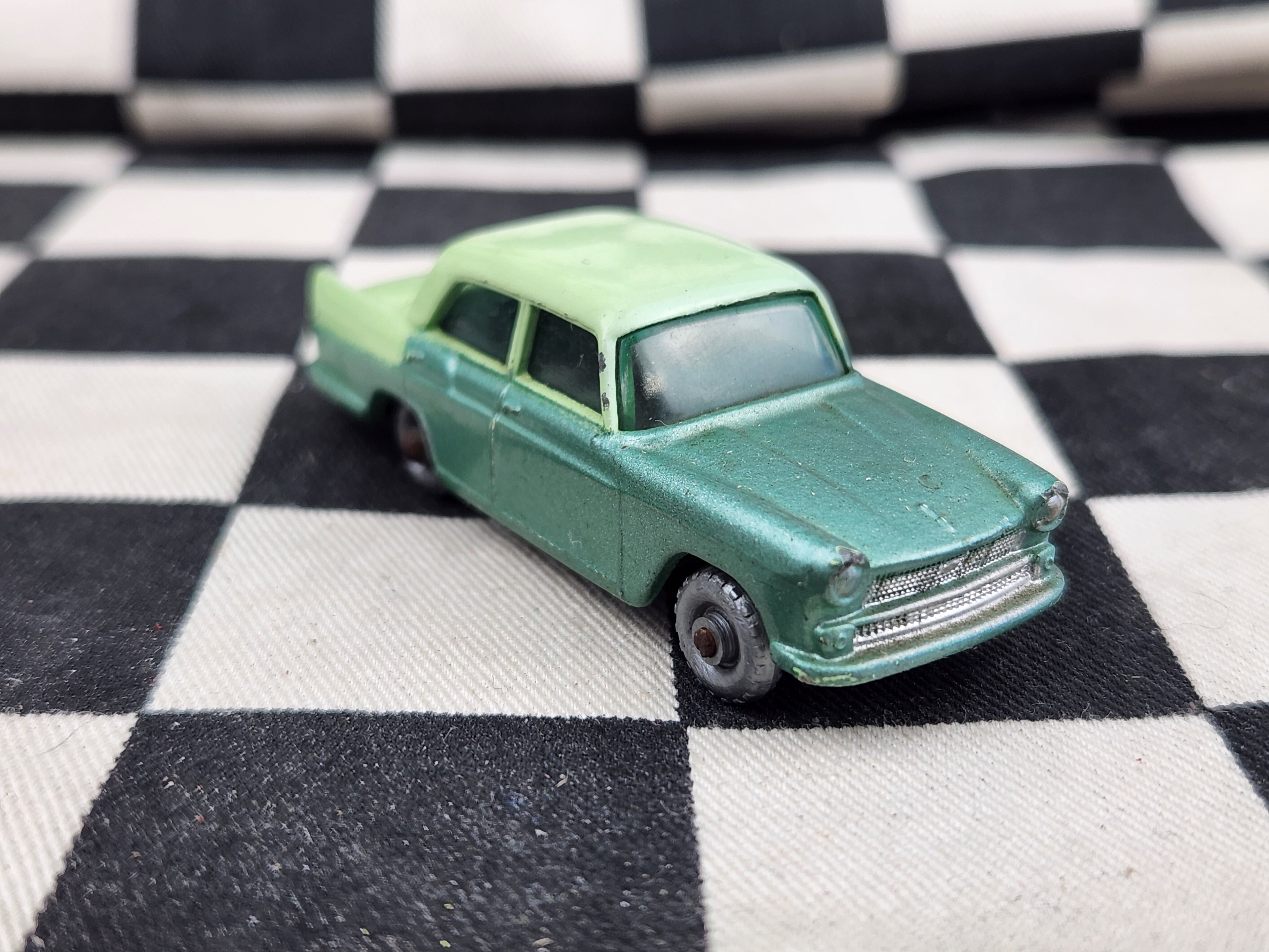 Vintage Loose Matchbox Lesney Austin A55 Cambridge Two Tone Green