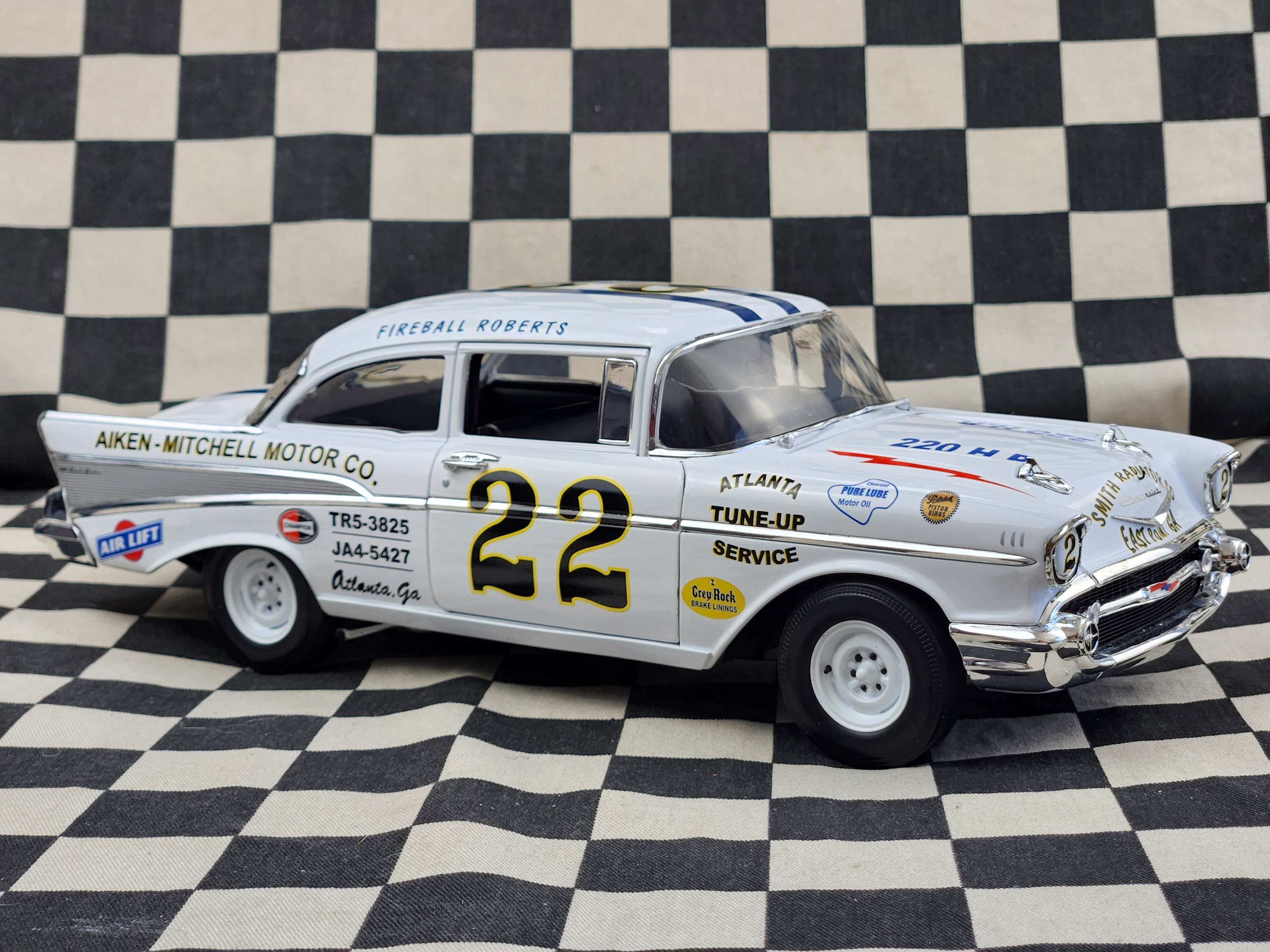 Acme 1:18 Fireball Roberts 1957 Chevrolet Bel Air Darlington 500 Winner