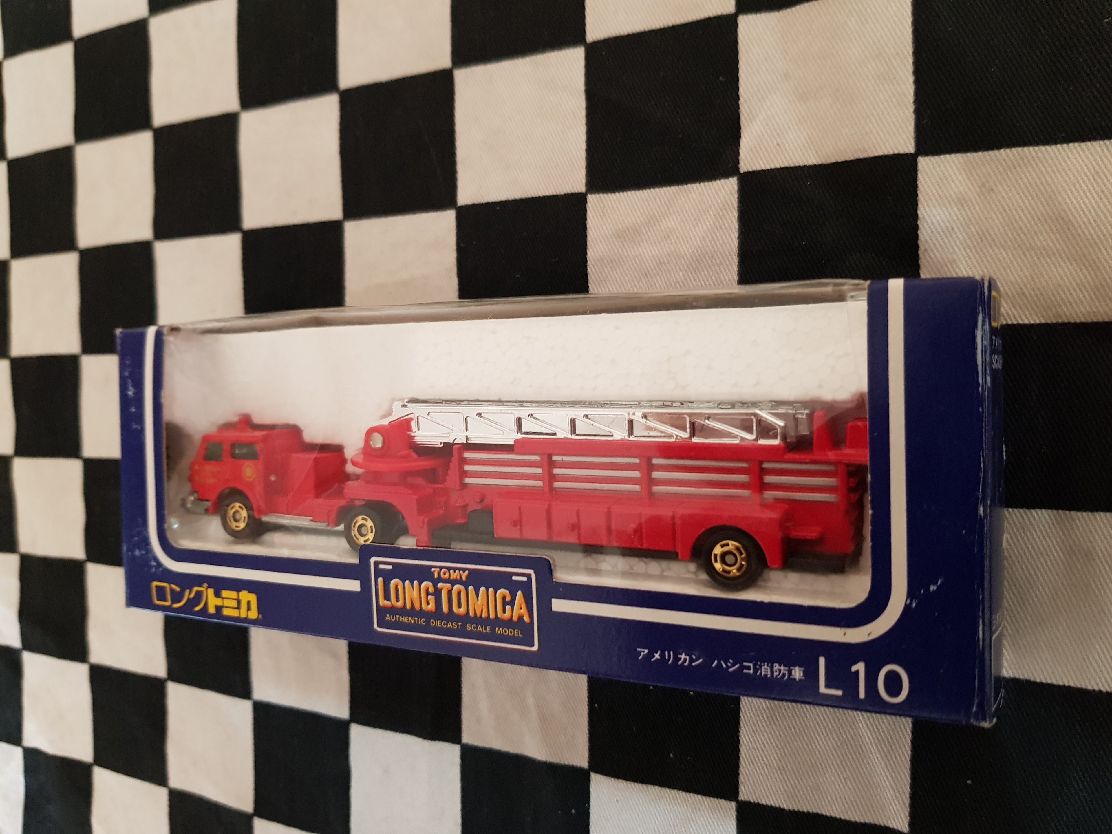 Long Tomica L10 American Lafrance Fire Special Fire Engine Red