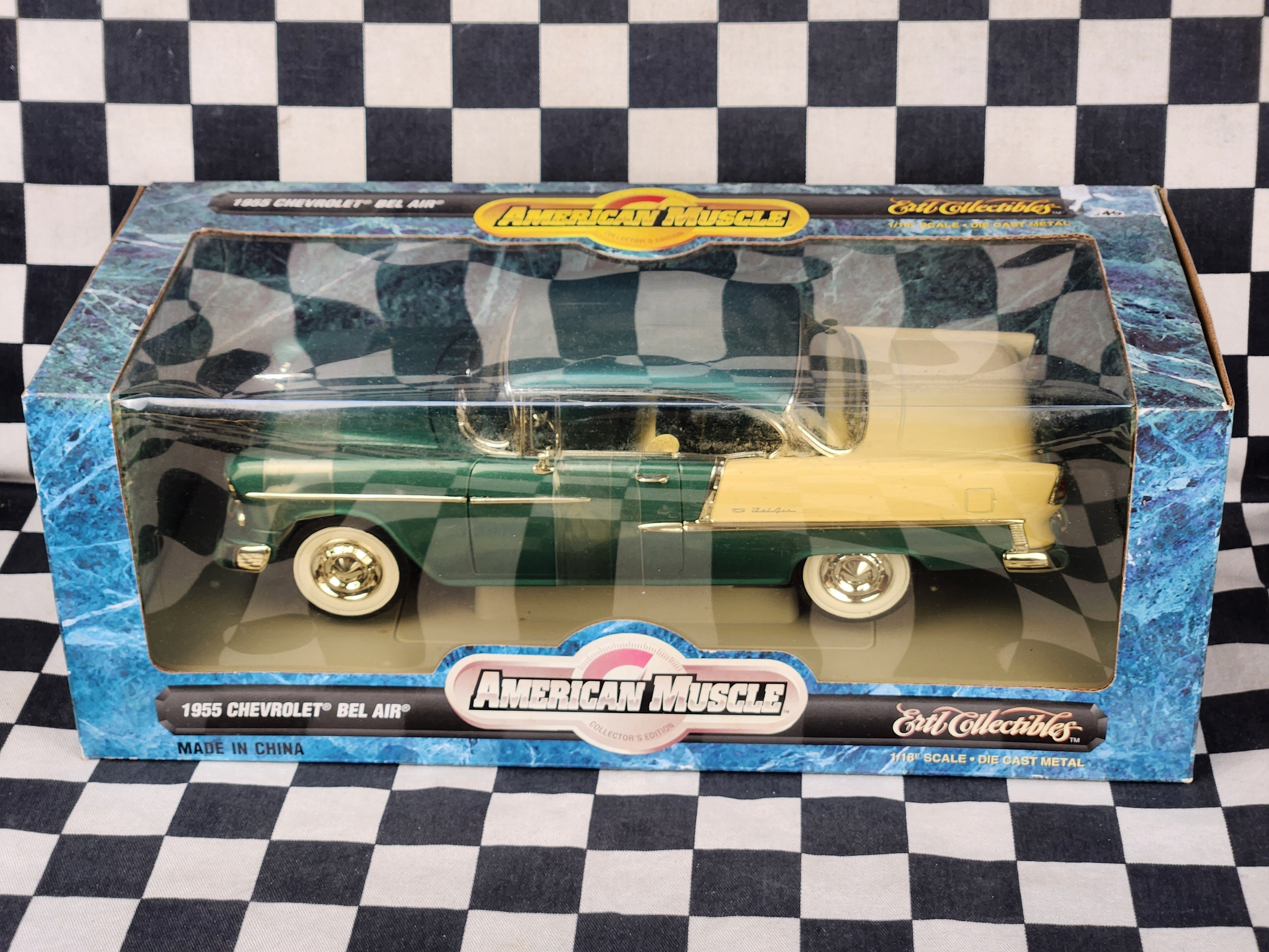 ERTL American Muscle 1:18 1955 Chevrolet Bel Air Green/White