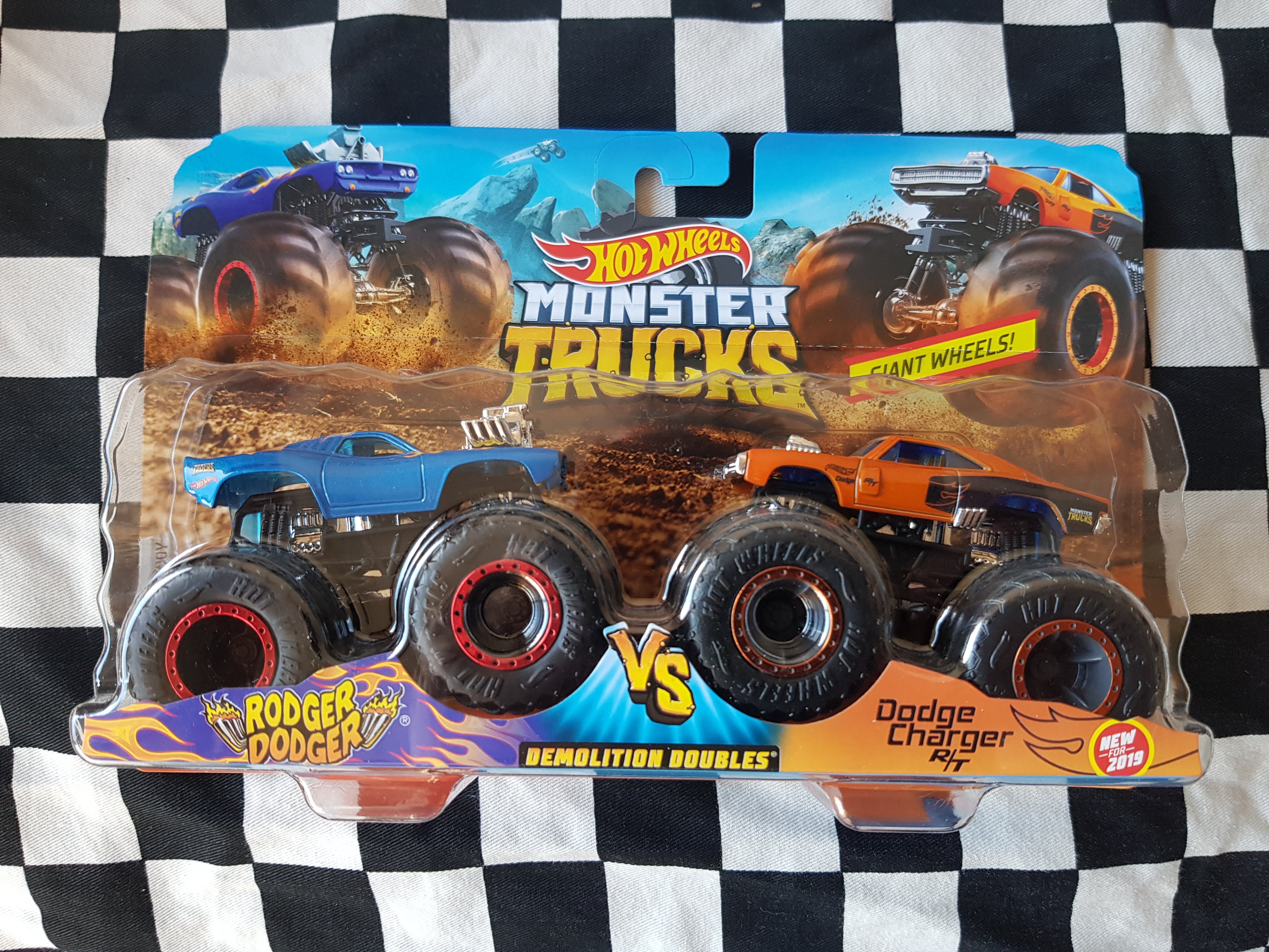 Hot Wheels Monster Trucks Rodger Dodger vs Dodge Charger R/T Twin Pack