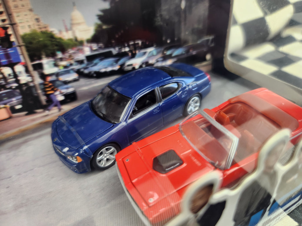 Greenlight Diorama NCIS 1970 Plymouth Hemi Cuda / 2006 Dodge Charger